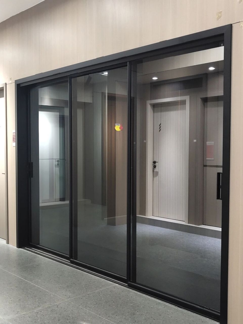 厨房三联动,灰玻还是白玻,单层还是双层? 哎!