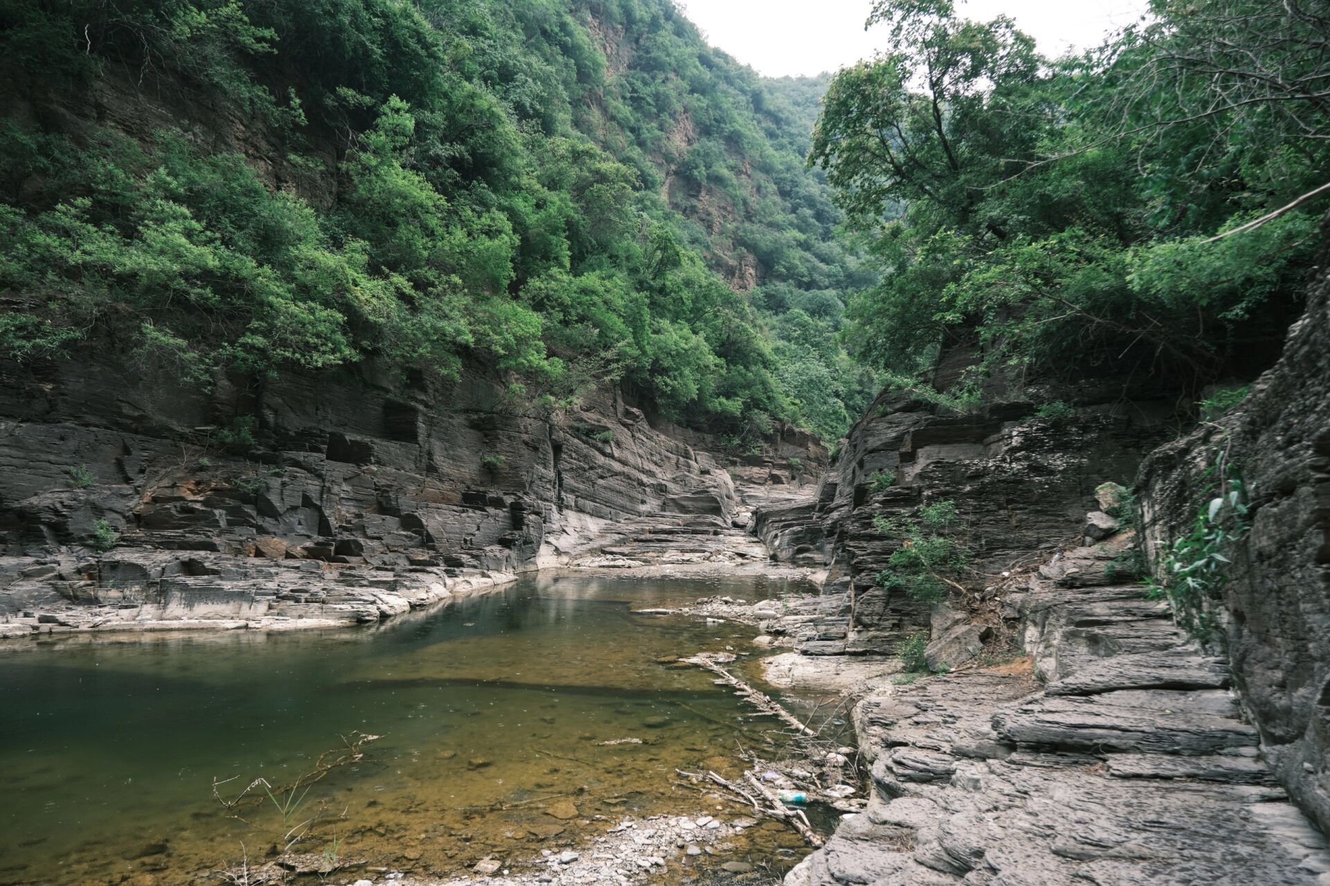 这是第一次到达西沟徒步,路线挺好走的,小挂壁一路风景很不错,下山