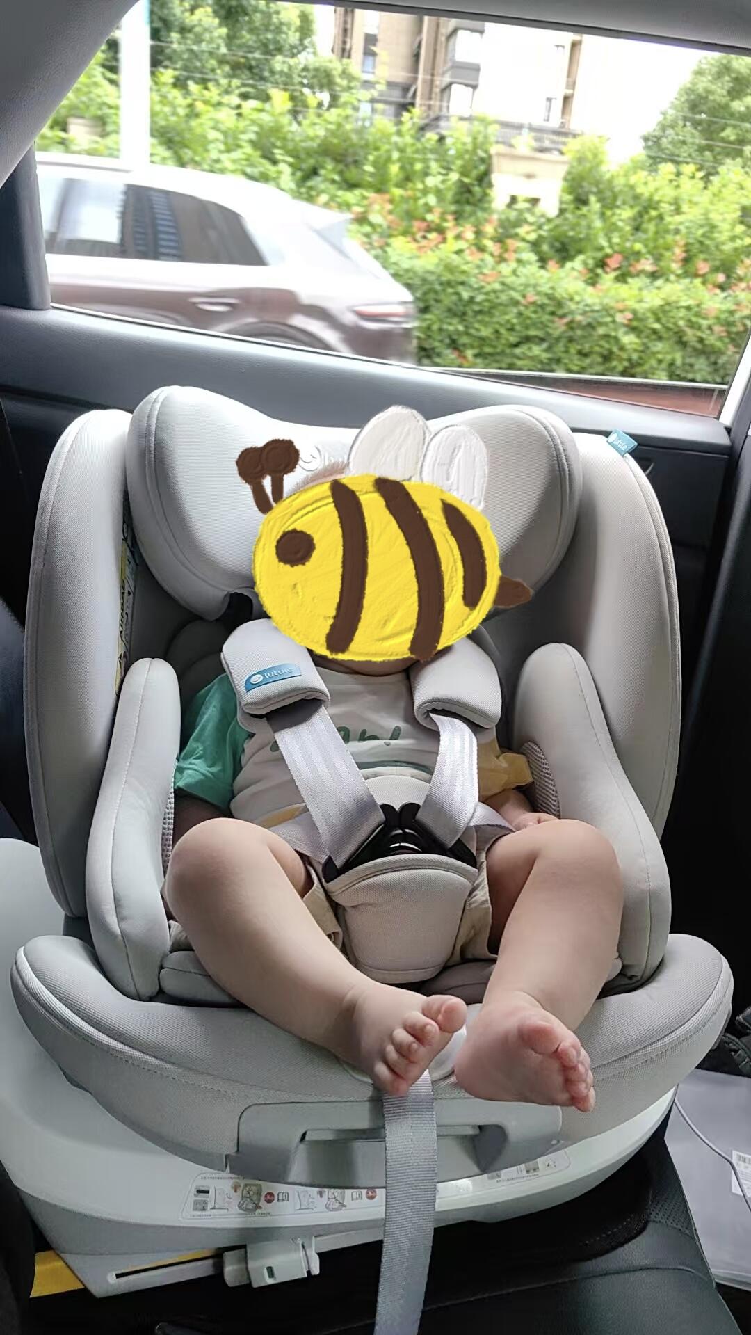 宝宝坐安全座椅初体验