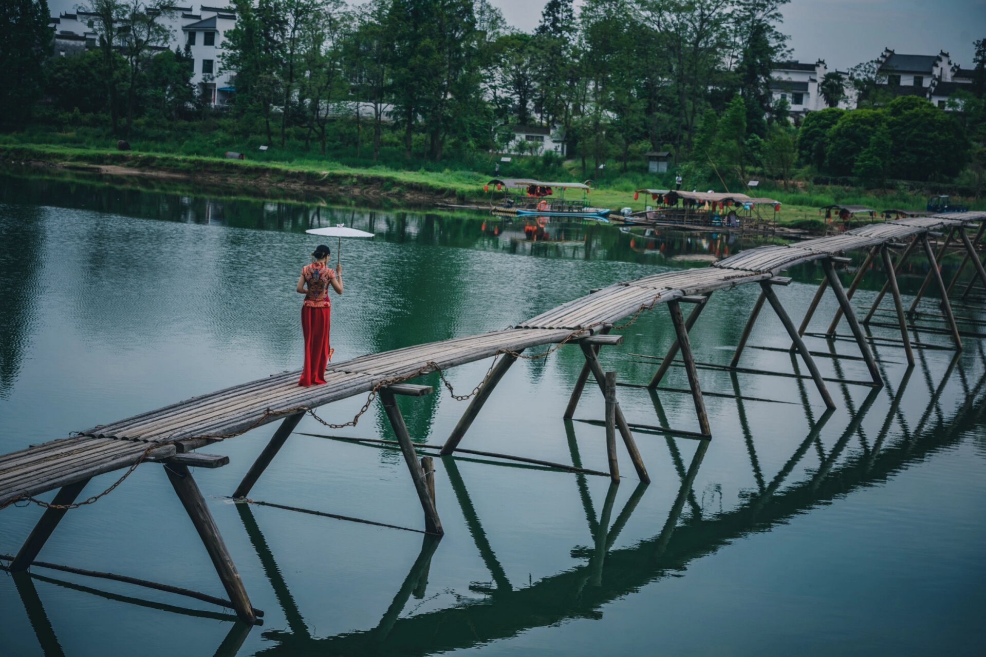 漳村板凳桥 婺源当下最长的板凳桥位于思口漳村,是中国最长的板凳桥