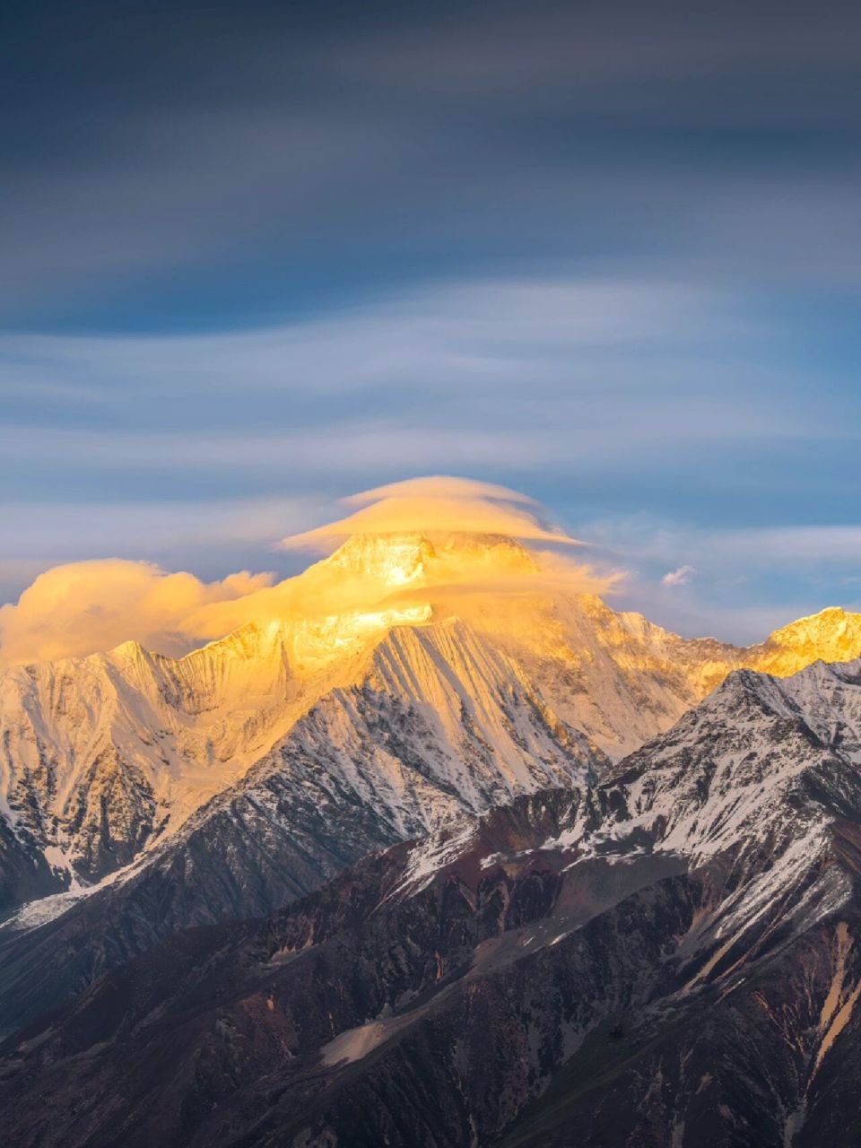 图1为封面图,图2为副机位延时单帧(50mm),图3为手机拍摄的现场live图.