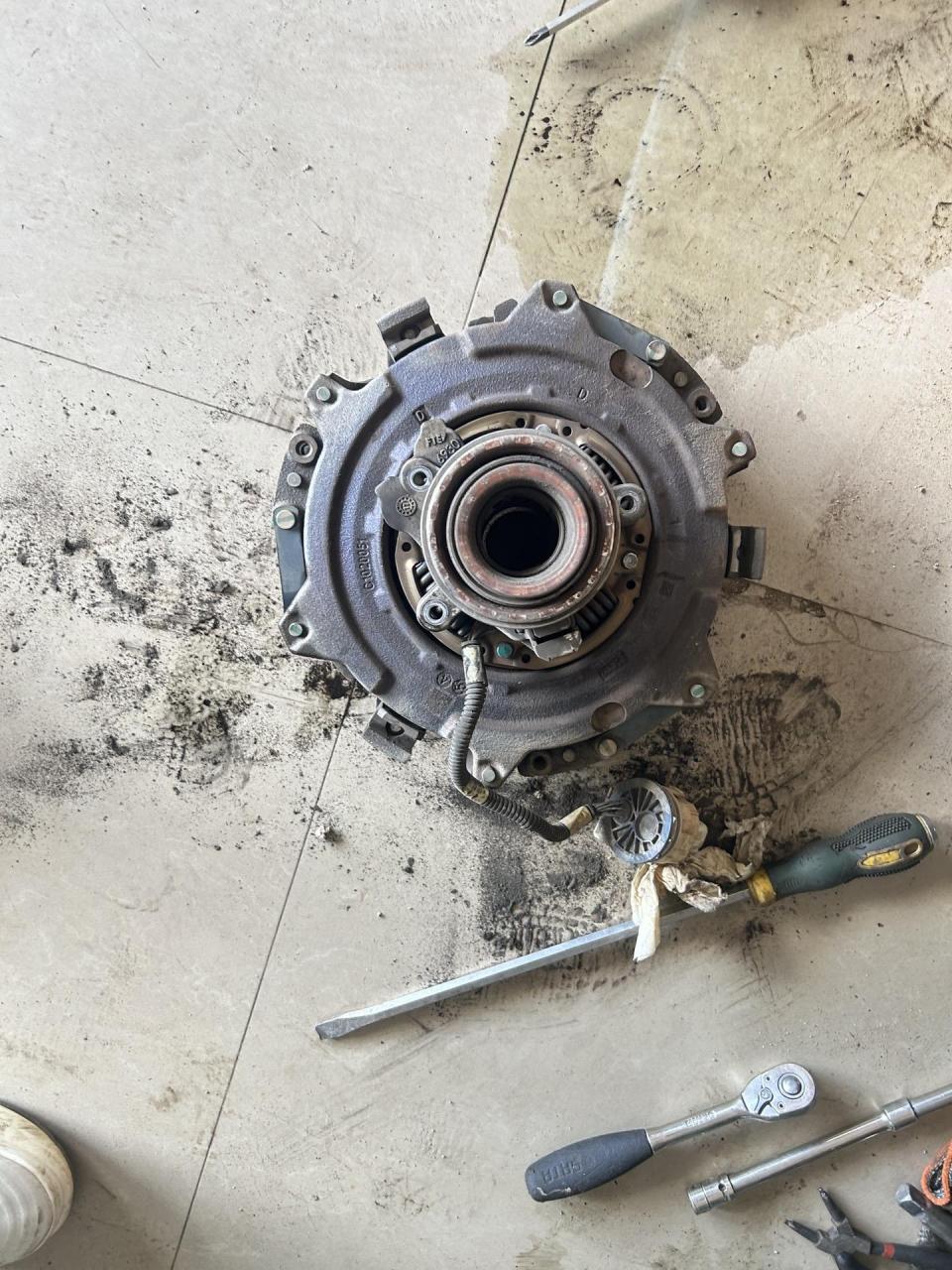 荣威rx5更换双离合变速箱维修 汽车保养与维修