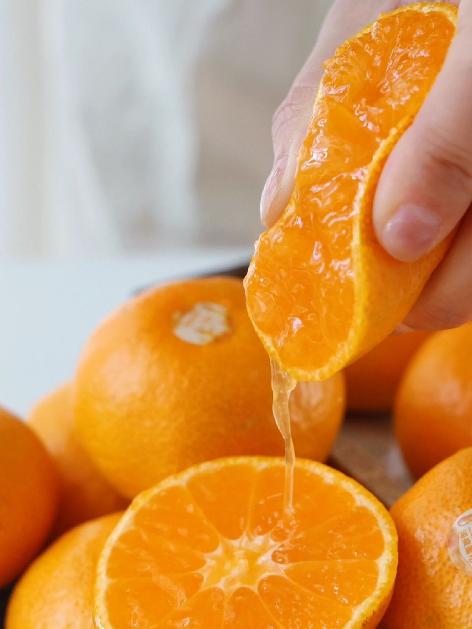 吃涌泉蜜桔就好比喝桔子汁 92一口一个爆汁儿very畅爽 丰沛的汁水和