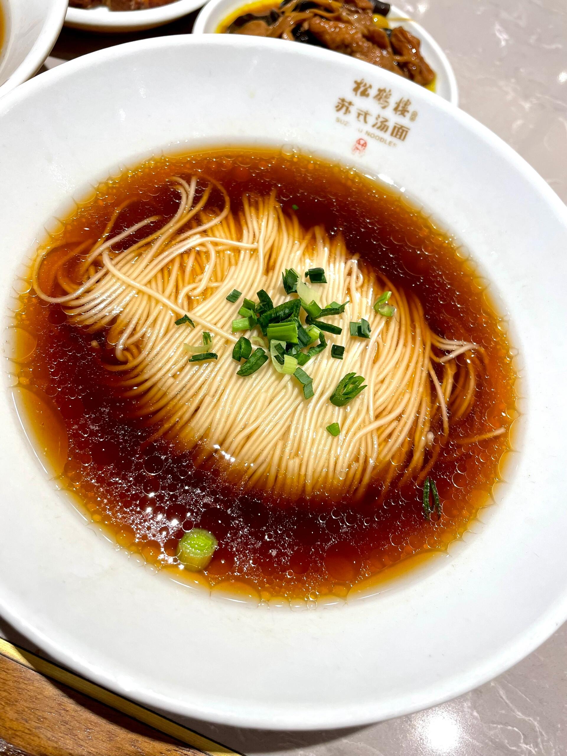 松鹤楼面馆 苏式汤面 喜欢吃面食 一碗苏式汤面 也很对胃口 一大块