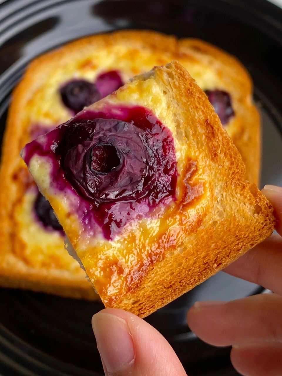 用空气炸锅做的蓝莓吐司真的贼好吃啊 酸甜奶香～真的绝了 92食材