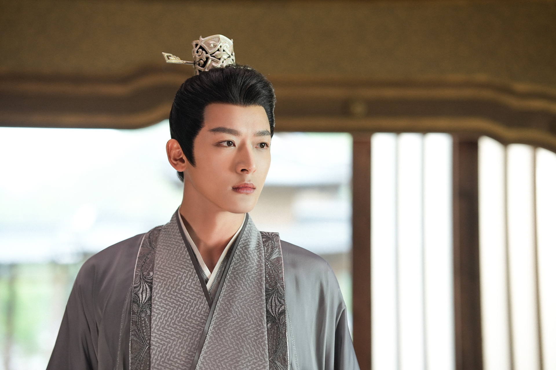 张晚意##张晚意长相思#   玉树之姿,卓然独立@演员张晚意  #张晚意玱