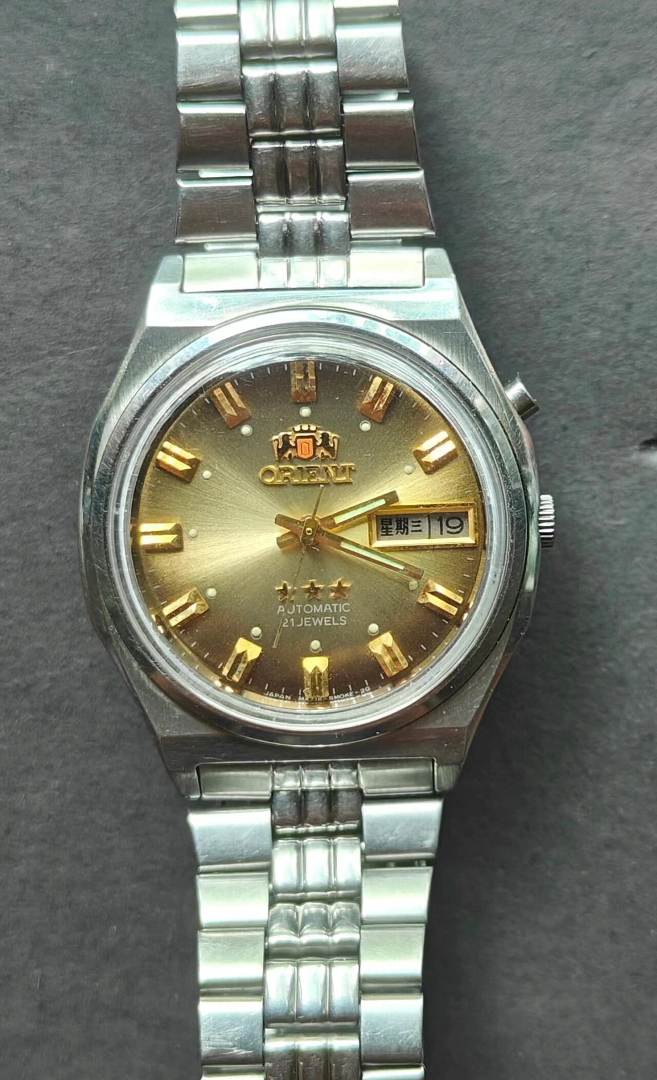 中古机械手表东方双狮21钻改装,雕刻完成!