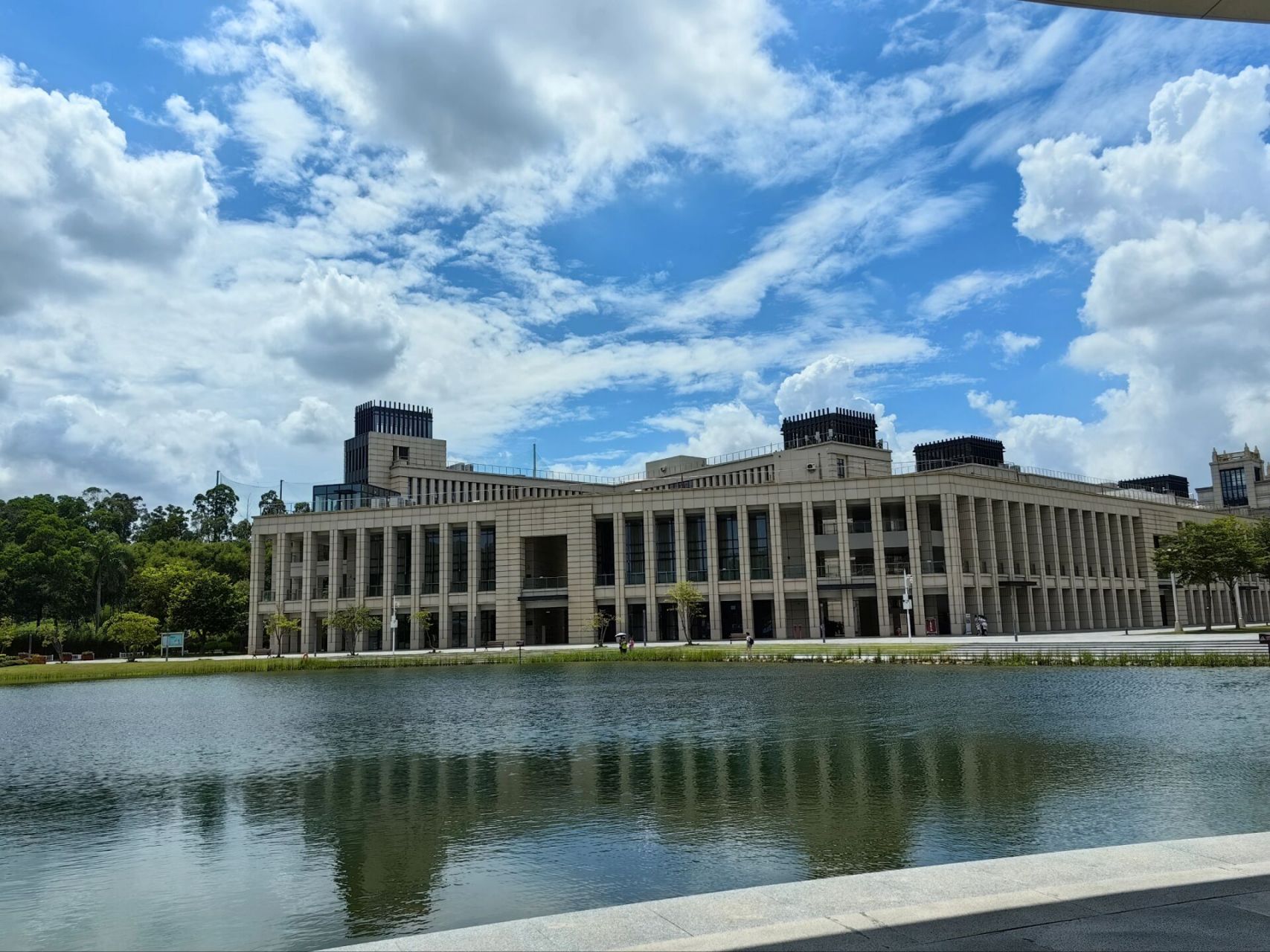 基本都约满了 然后预约了,参观深圳北理莫斯科大学,虽然比较冷清,但是