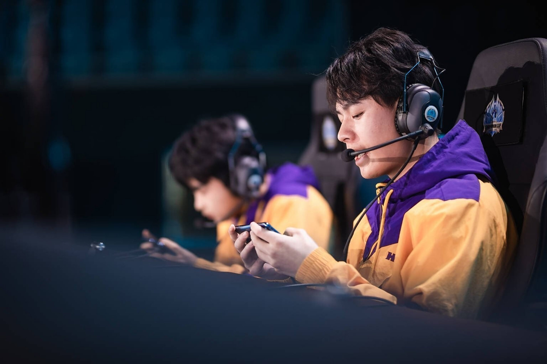 久竞无畏帅气照来了 真的太帅了 看直播的时候手都停不下来一直截屏