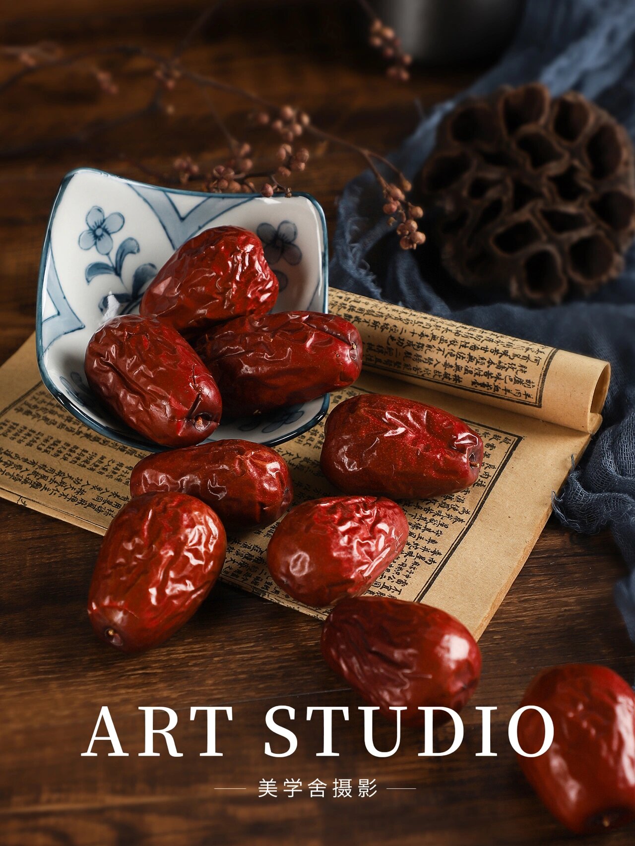 狗头枣 | 用一盏闪光灯就能拍摄的暗调风格 97今天分享一组狗头枣的