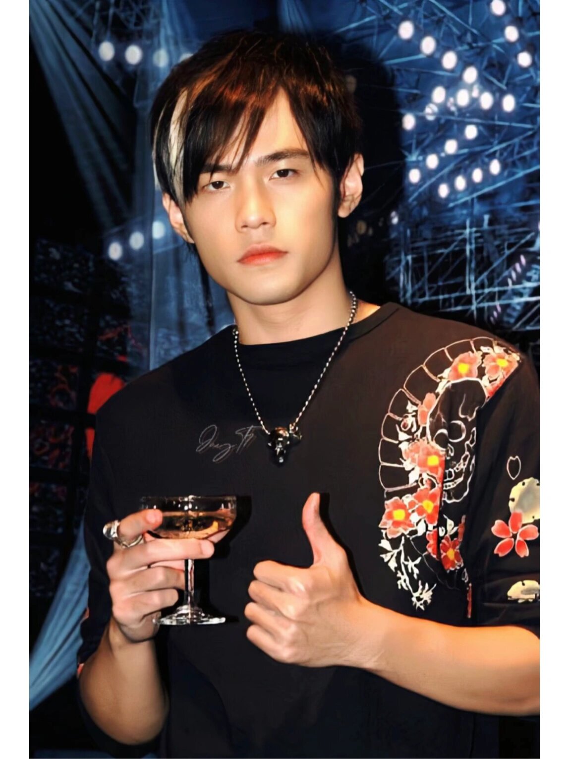 再来一波白毛伦