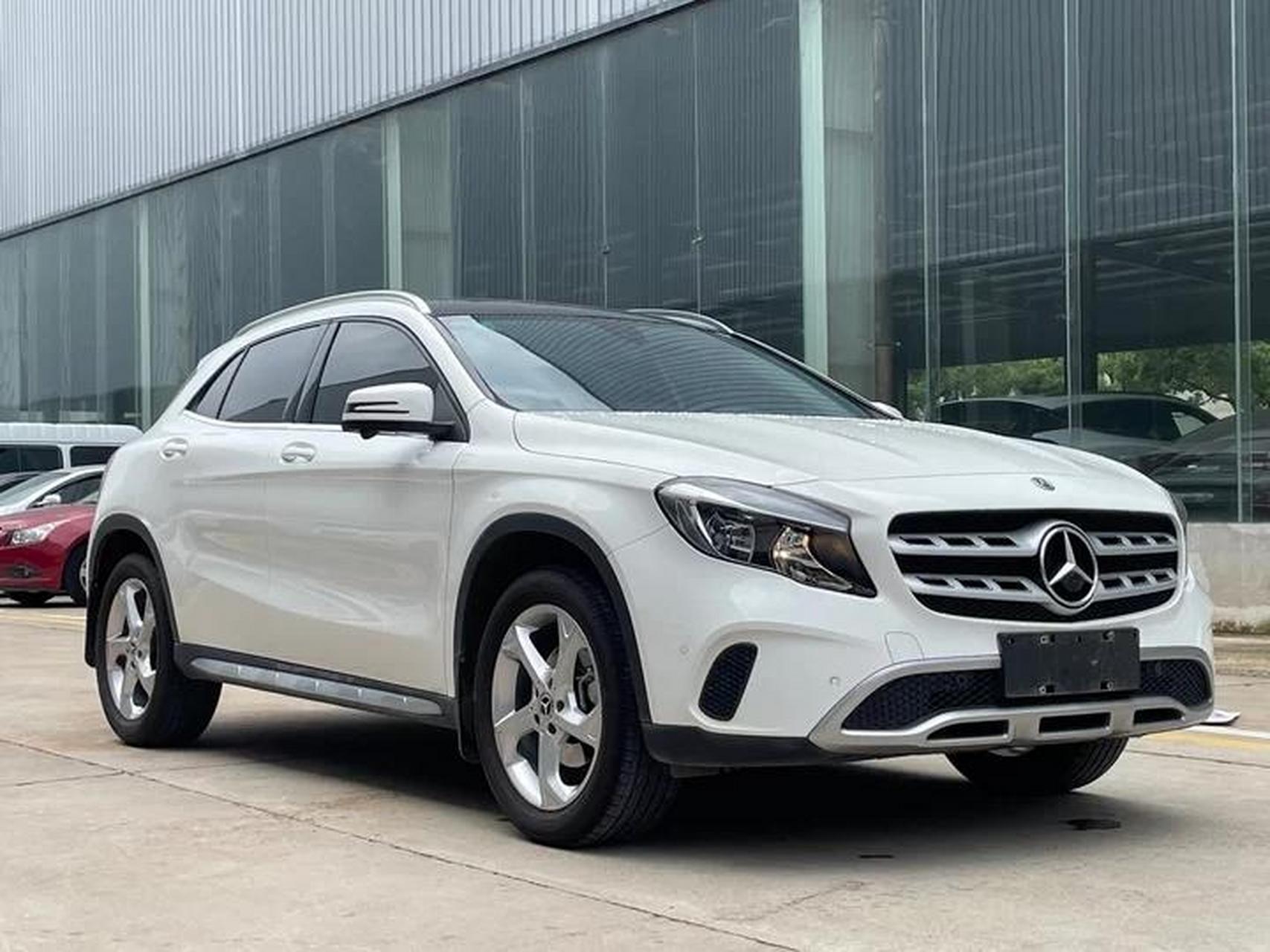 奔驰gla2018款gla200动感型.