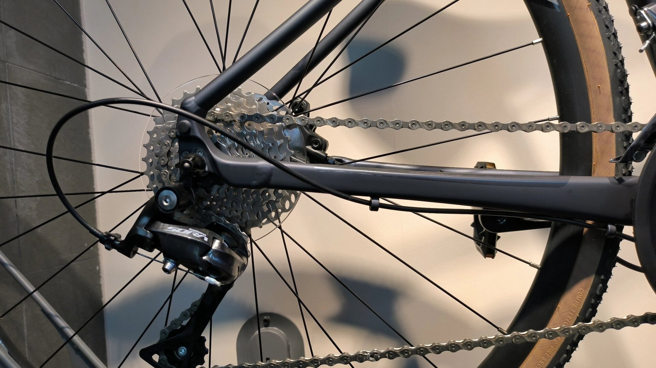 捷安特revolt - f2 新款消光黑配色 捷安特revlot f2 平把公路车/瓜车