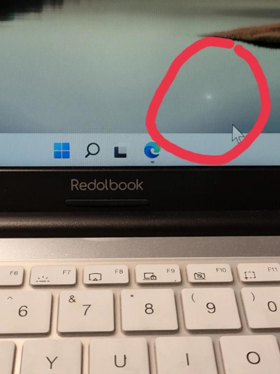 华硕电脑屏幕白点 2020年买的电脑,平时很少用,最近打开发现屏幕有