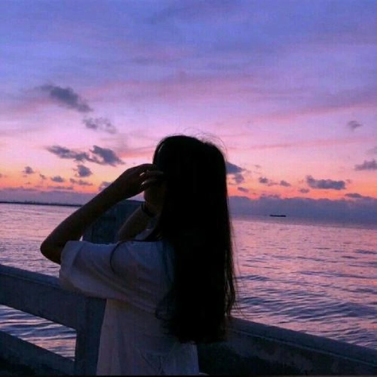 海边背景女生头像