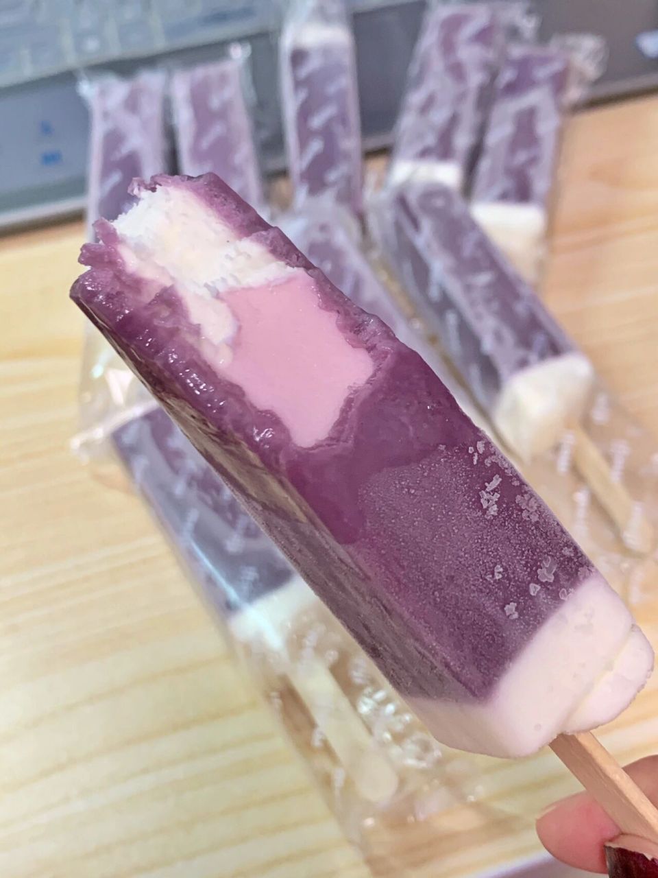 真的爱了!蓝莓酸奶味的冰淇淋!