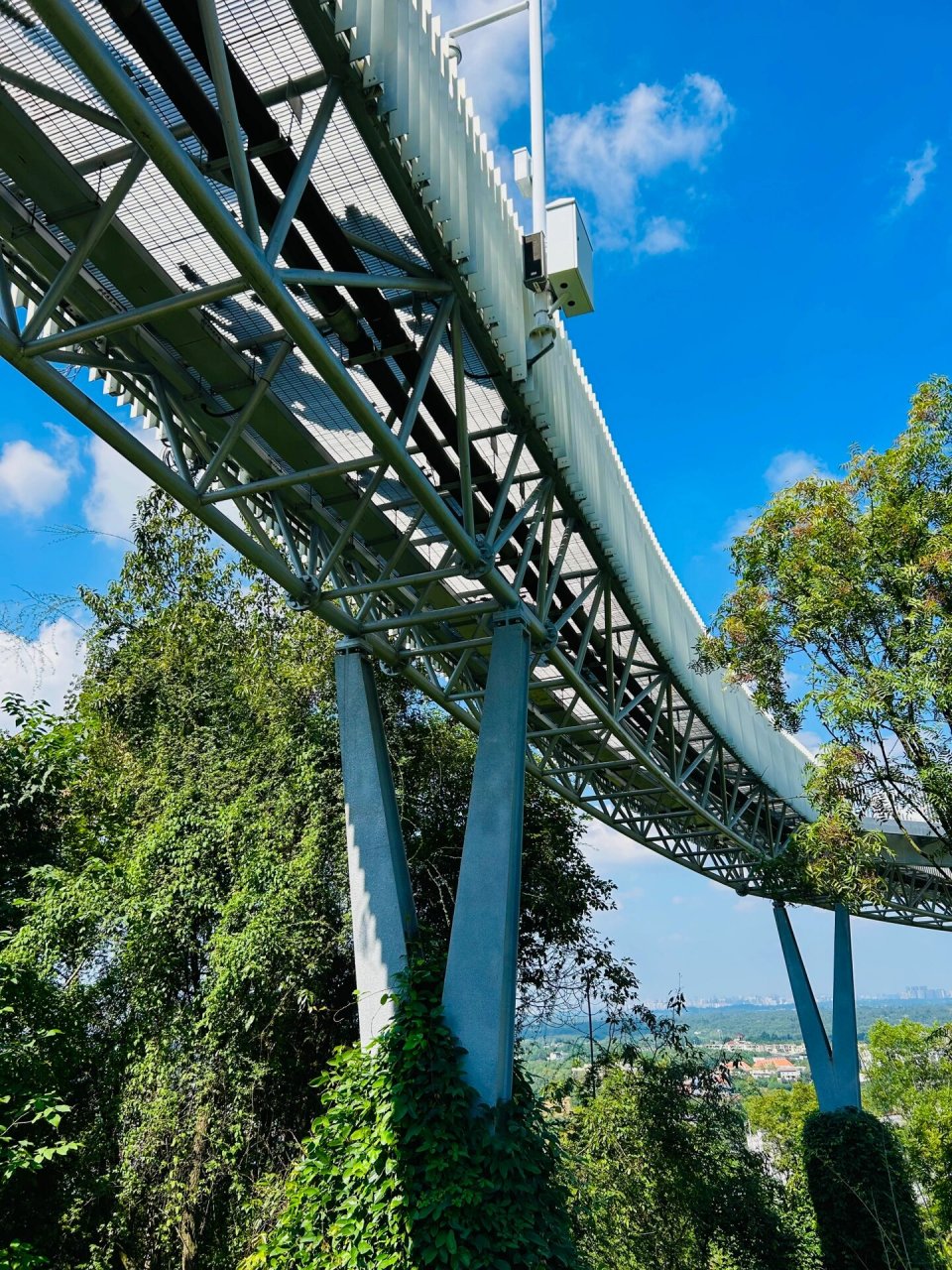 周末打卡| 天府新区龙泉山森林绿道高空栈道 今天周六天气很好98和