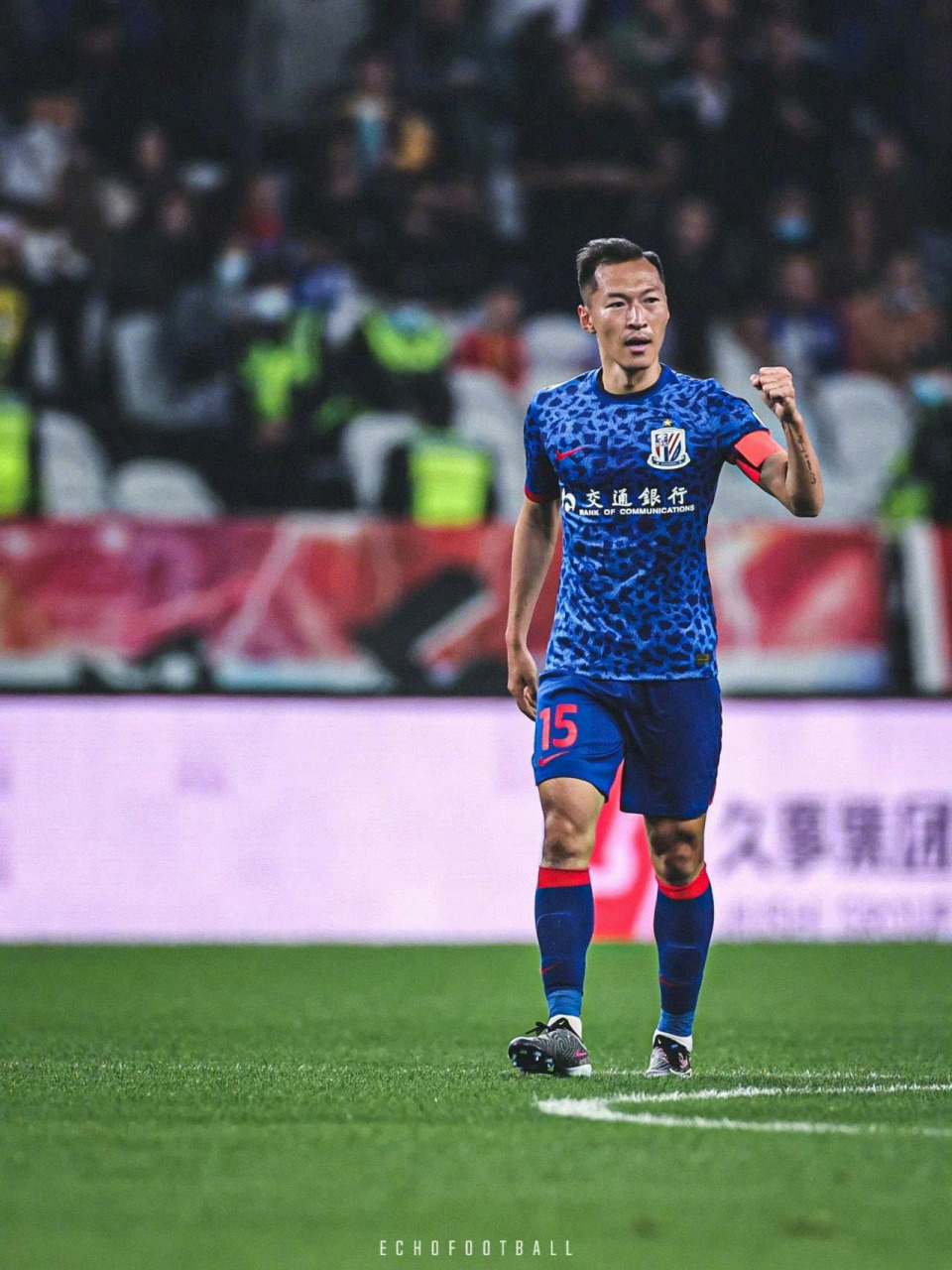 吴曦,特谢拉同时缺阵,能阻挡大连人压着打的只有小将汪海健了.