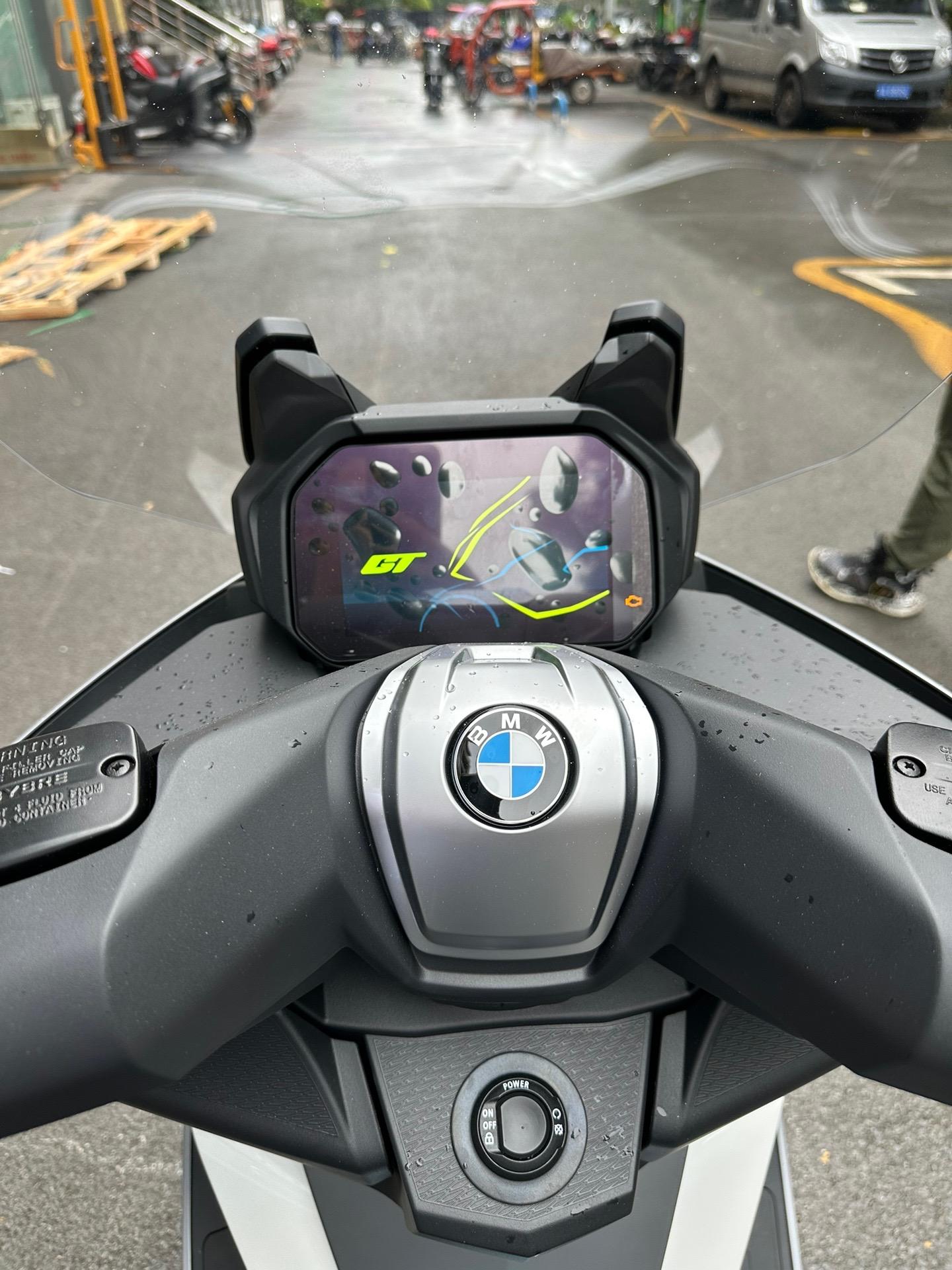 全新宝马踏板c400gt 雪山白 现车一台 排量350cc34匹马力峰值扭矩35