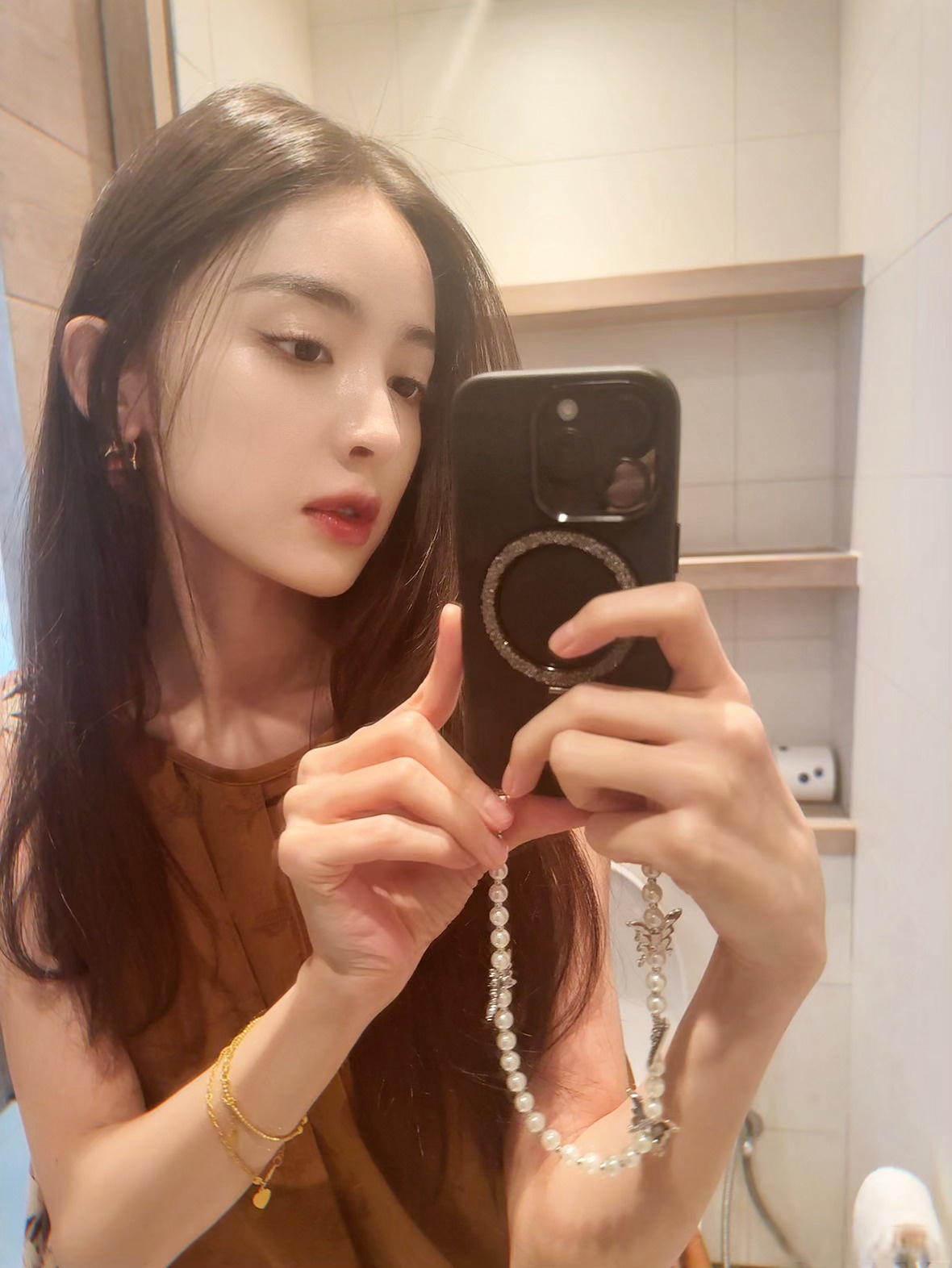古力娜扎假期plog自拍9宫格