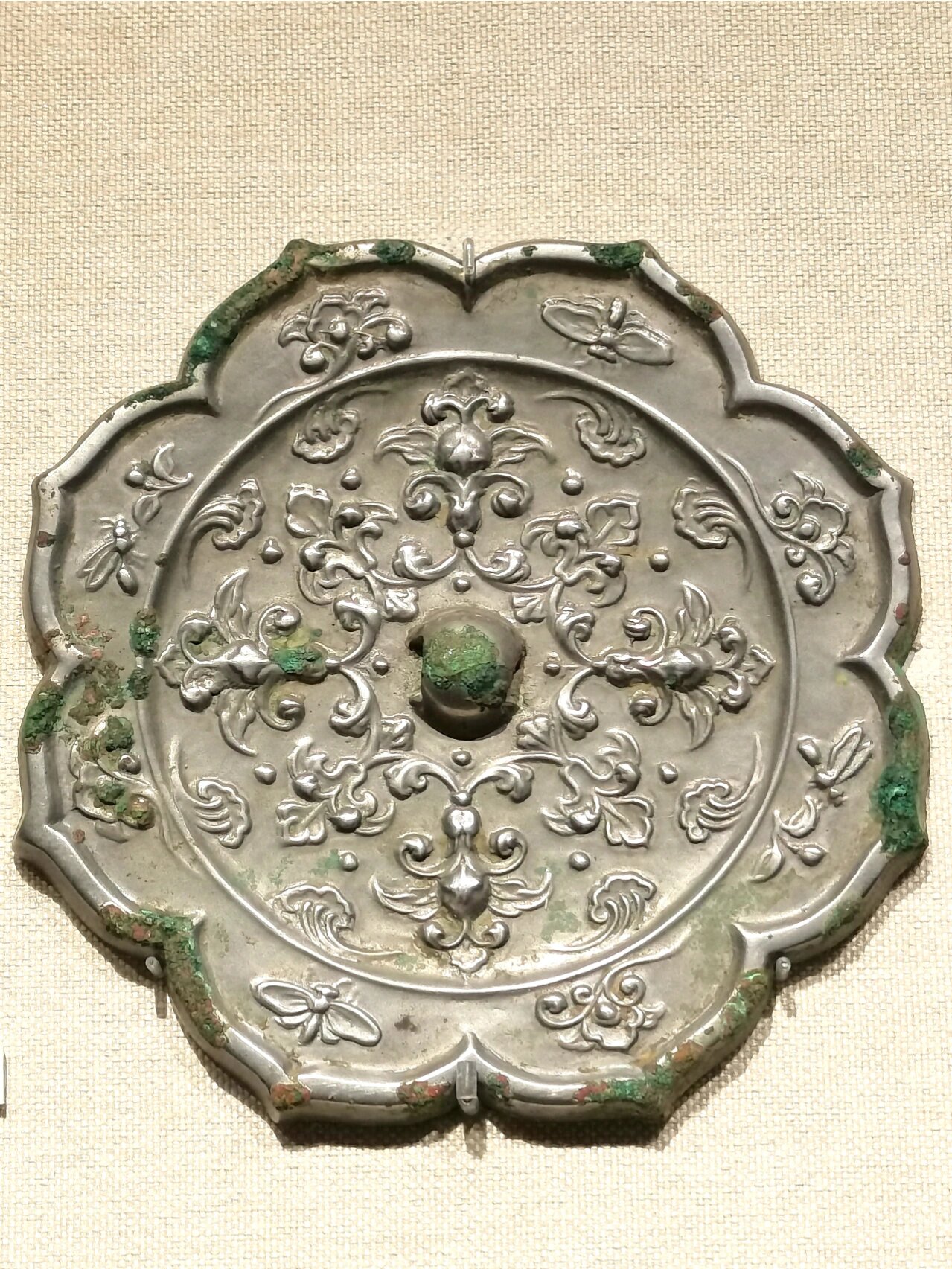 唐代宝相花纹菱花形铜镜