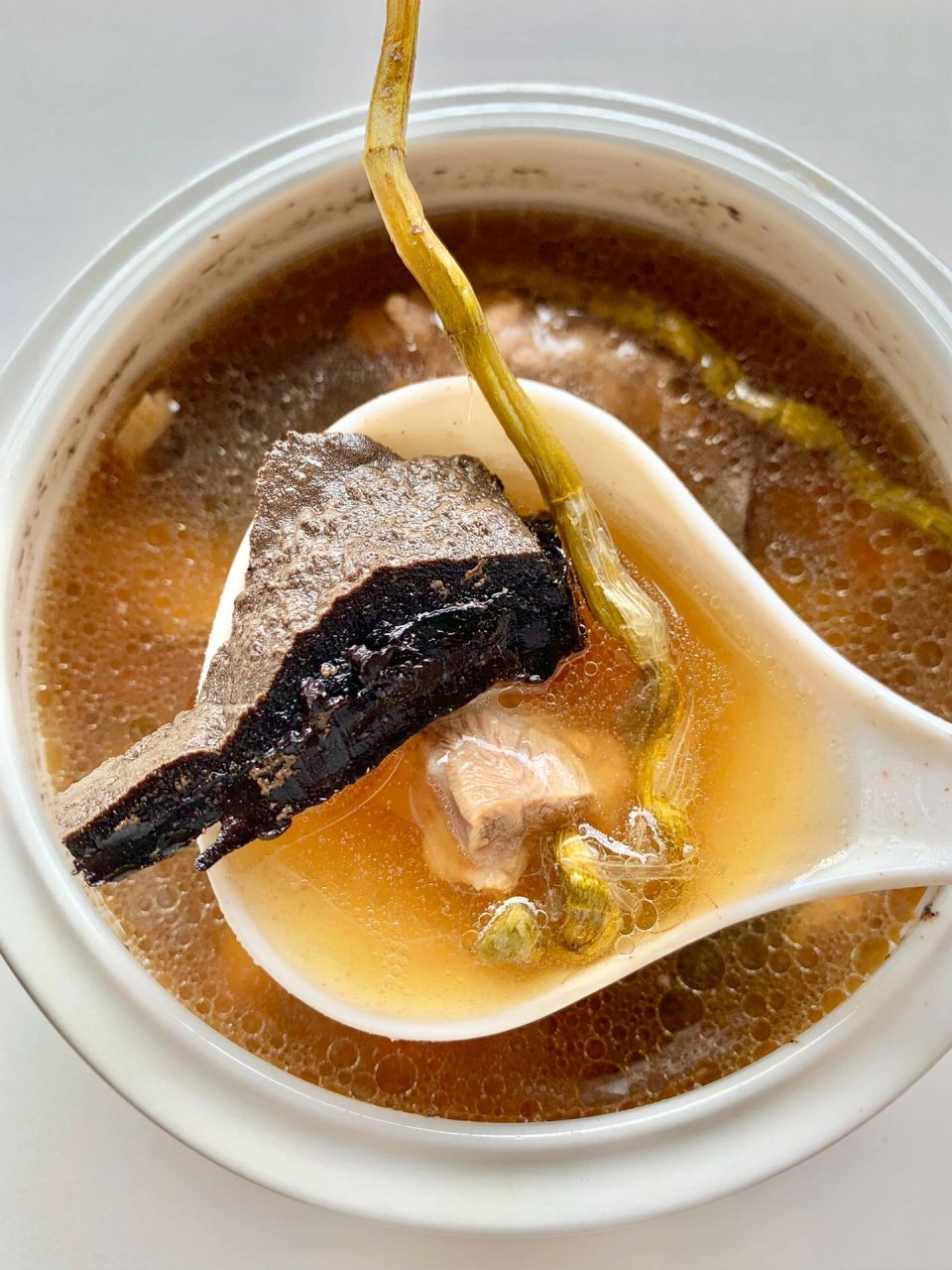 熬夜必喝的汤6015活用灵芝石斛帮你提高免疫力 灵芝石斛熬夜汤,真