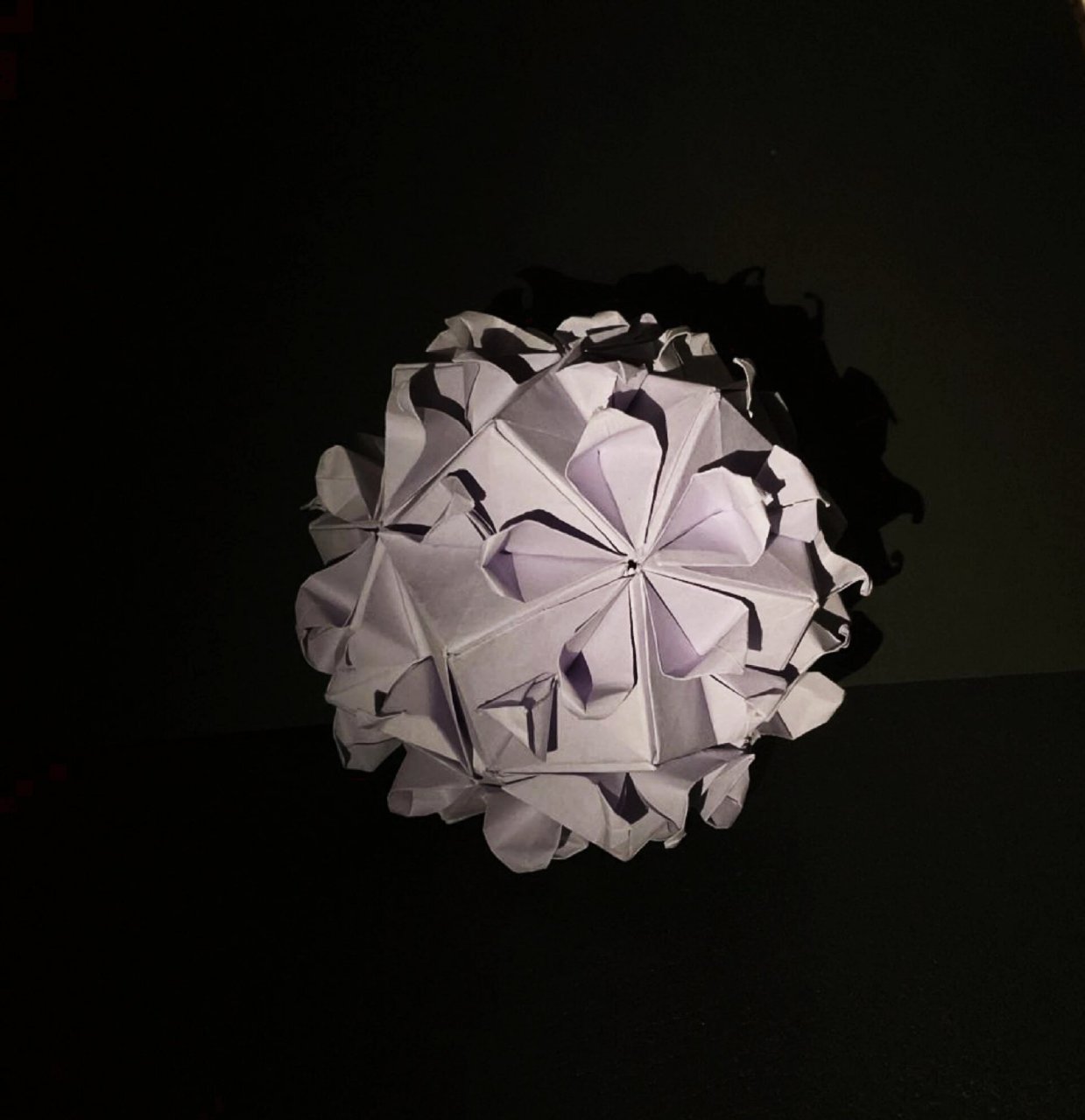 大二作业-半立体构成–折纸花球 设计说明 名称:花球 紫色绣球象征着