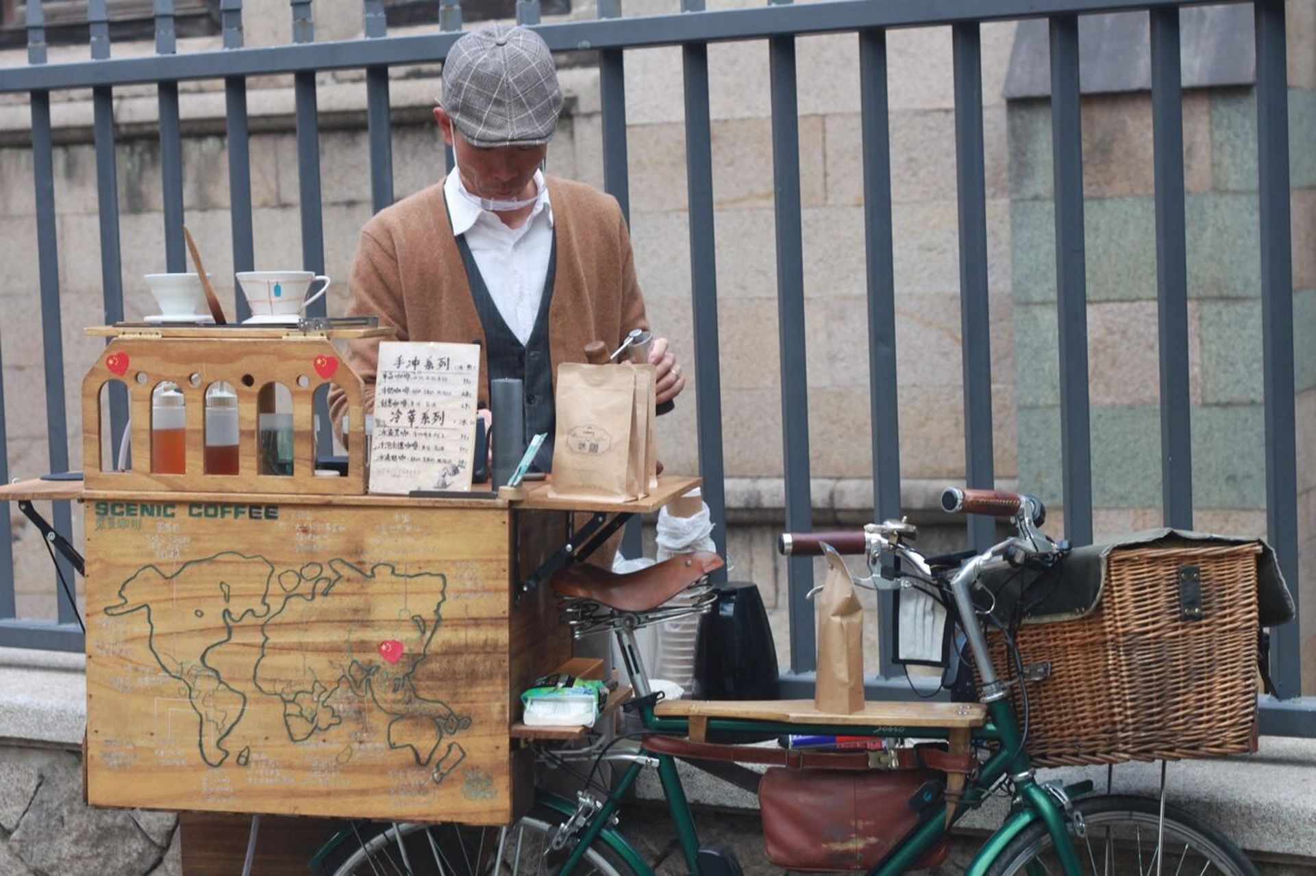 烟台山网红咖啡大叔 埃塞俄比亚的日晒豆子 浓浓的红酒香和果香! 公园