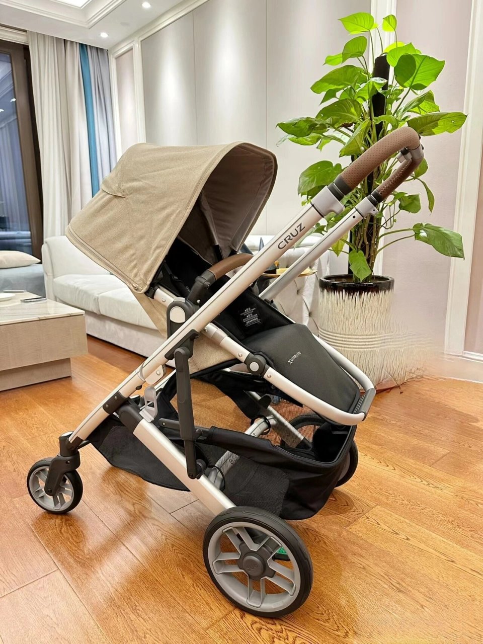 婴儿推车 uppababy cruz 燕麦色