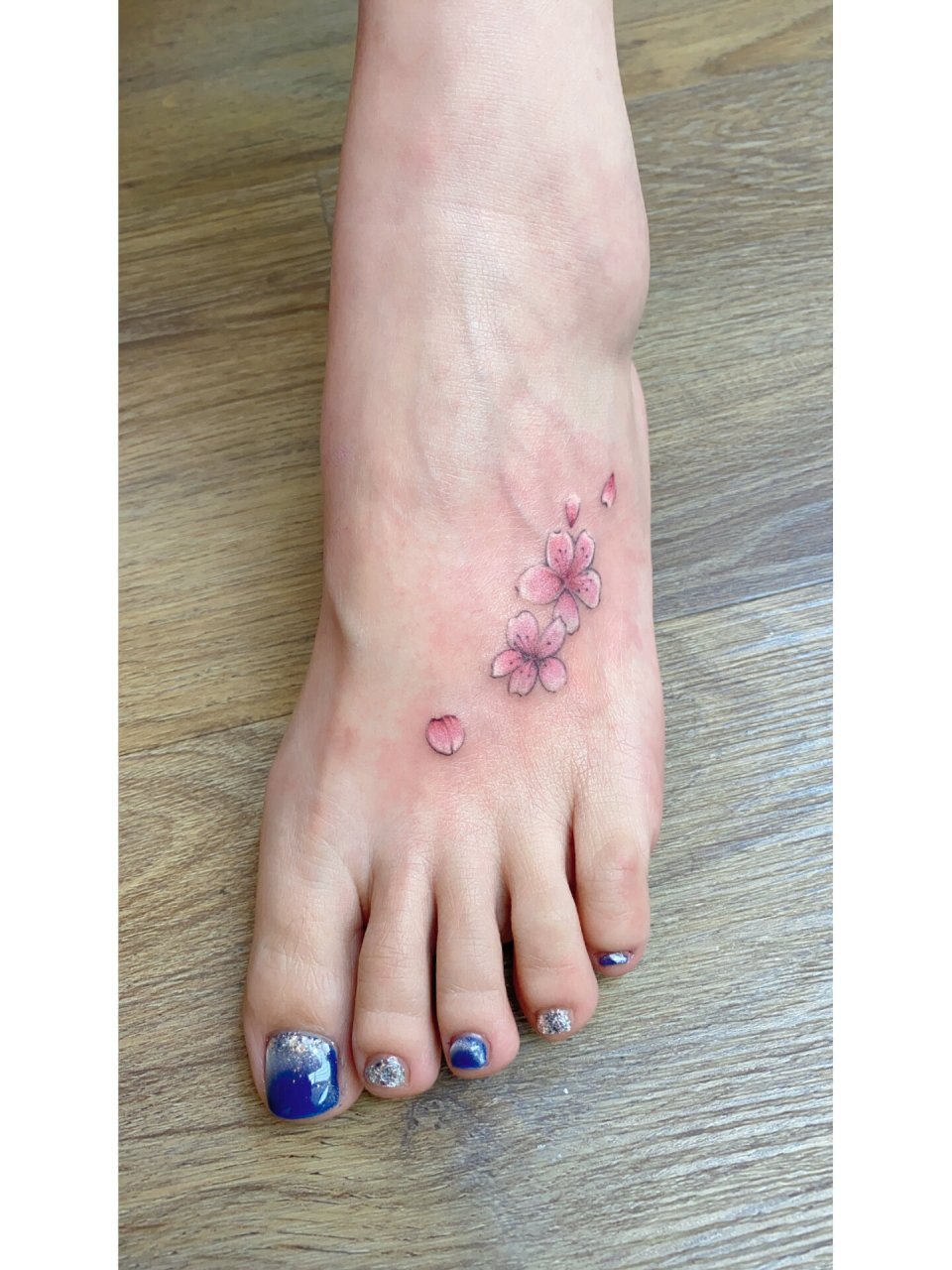 脚面樱花?纹身 洛杉矶老陳tattoo