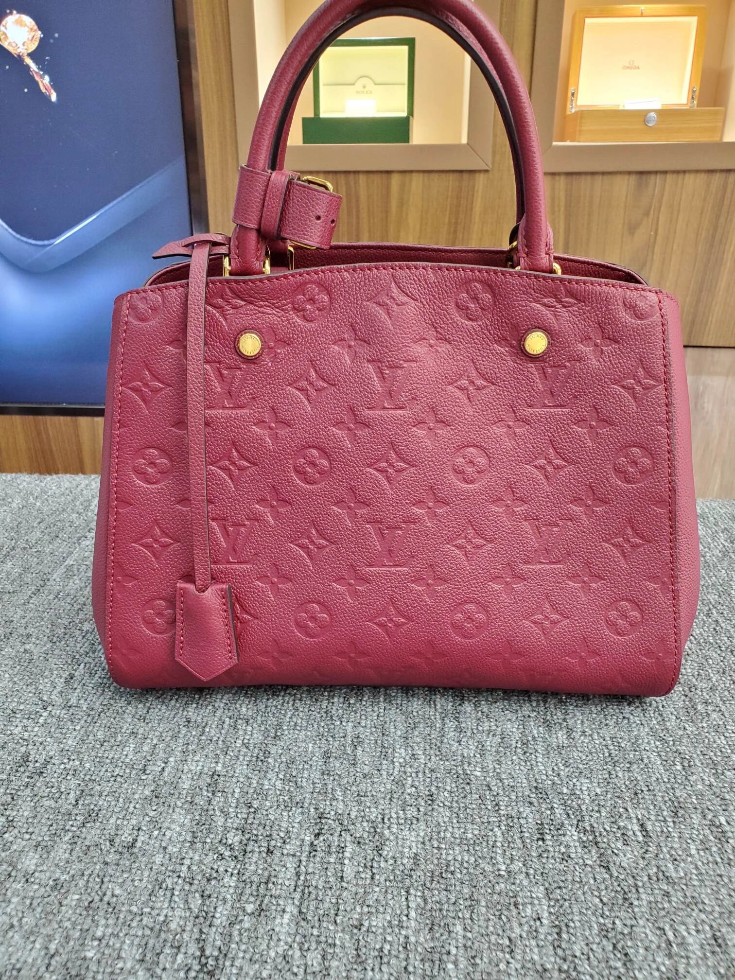 lv蒙田 中号 紫红色牛皮压花蒙田包全皮款 专柜:27900 成色:98新 尺寸