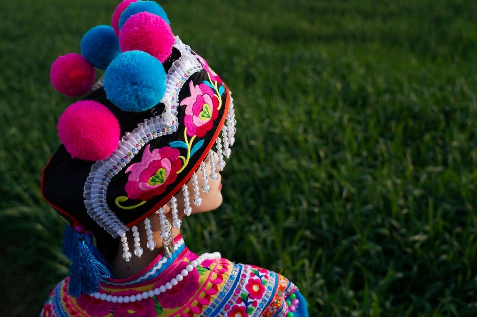 95本期服饰来自云南楚雄彝族自治州 —— 95楚雄彝族服饰特点: 一