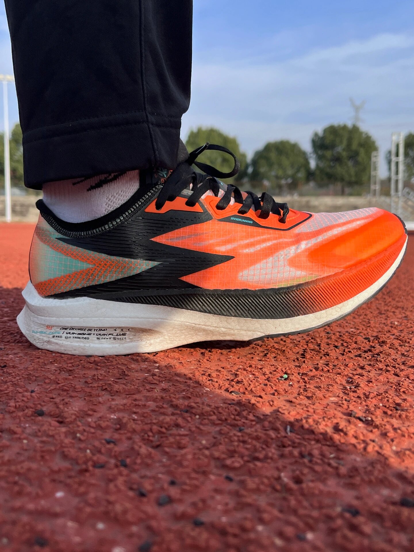 碳板跑鞋# 361飞燃1测评这双361飞燃1本人买回来已经有一段时间了