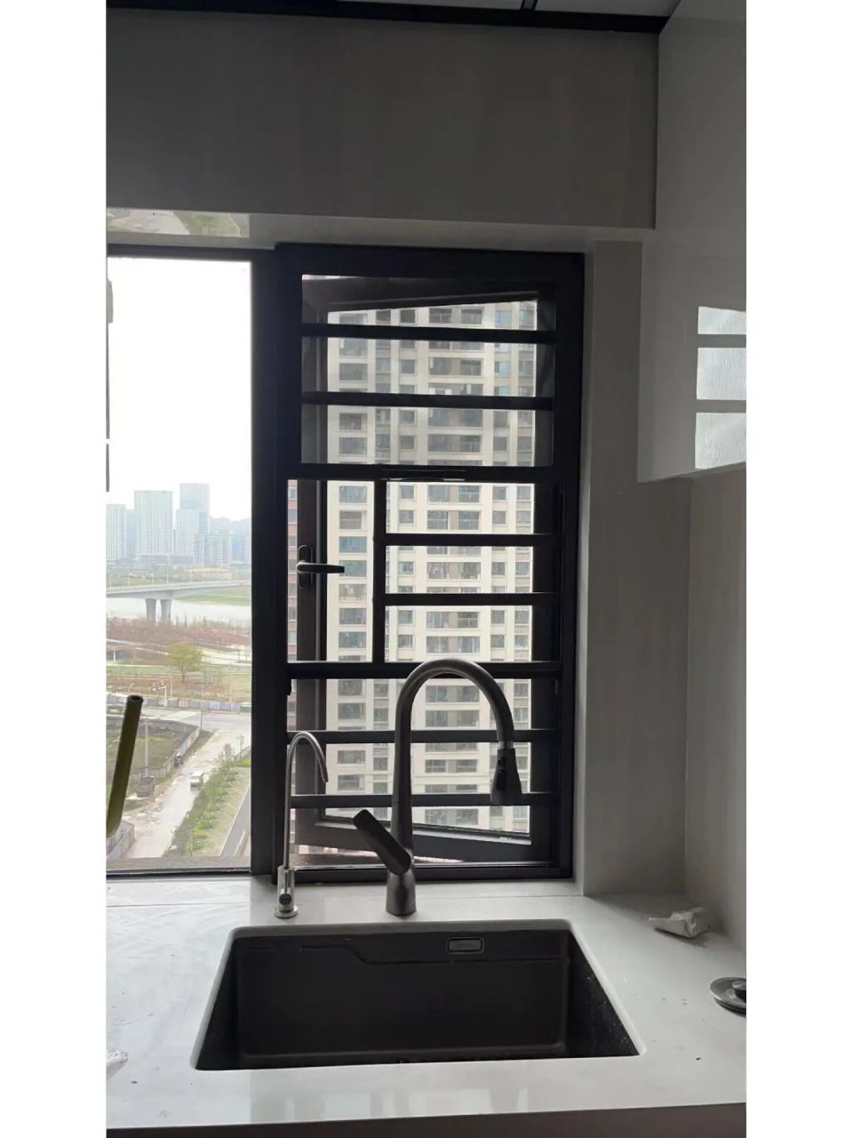 可拆卸纱窗198元一个高透网 图一纱窗拆卸(方便清洗)图二(纱窗护栏