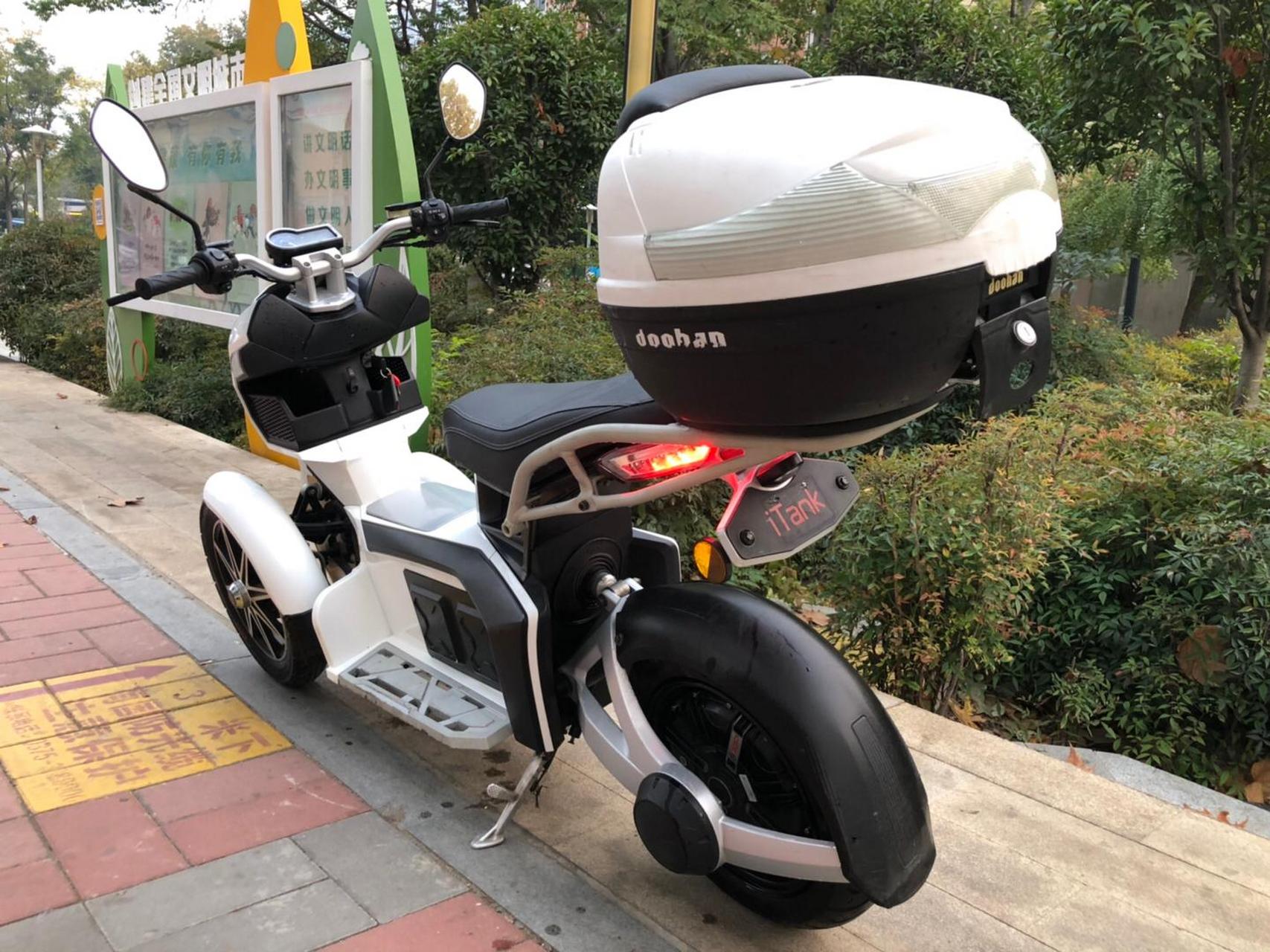 (全部原装)逗哈itank锂电池电动倒三轮,原车60v26安锂电动力版高配