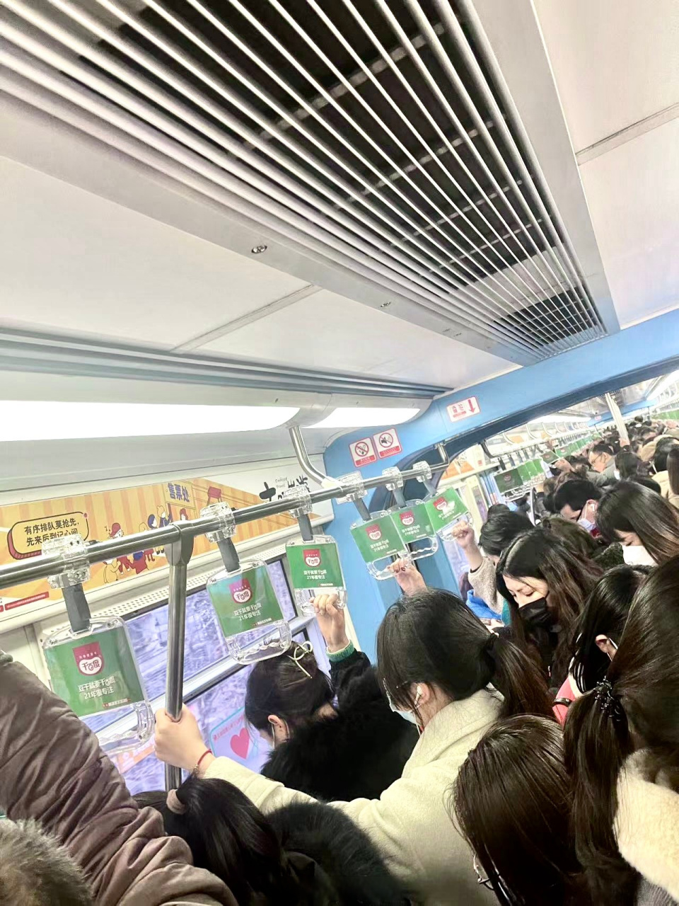 重庆地铁3号线挤死了