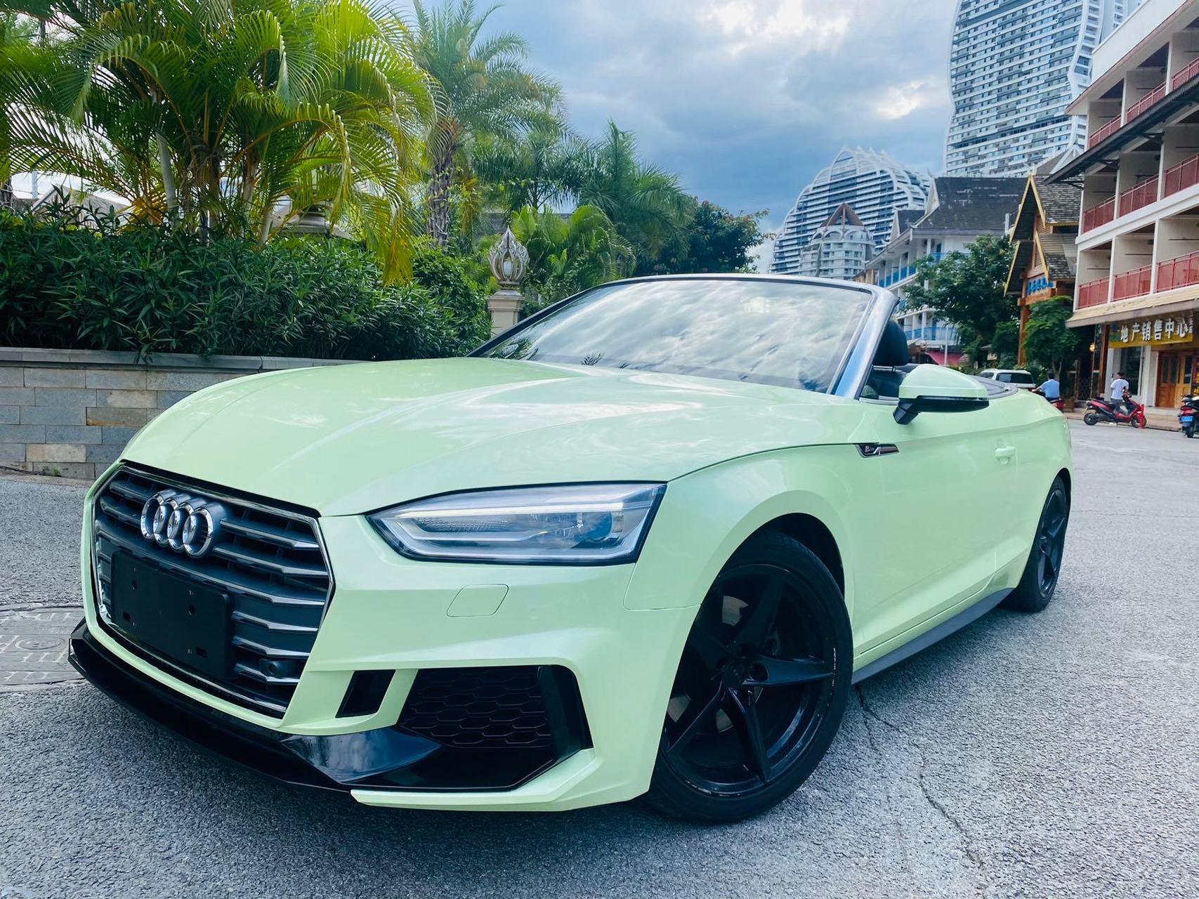 敞篷奥迪a五牛油果绿的配色