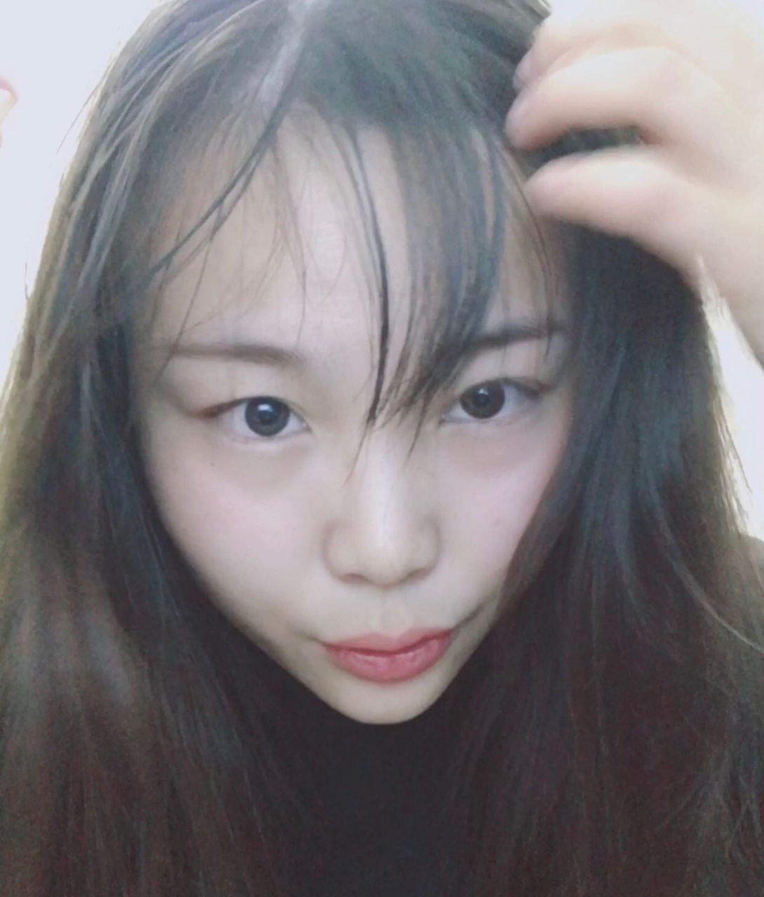 我是天生左边额头上有个旋～所以刘海很容易分缝偏偏我又是特别懒的