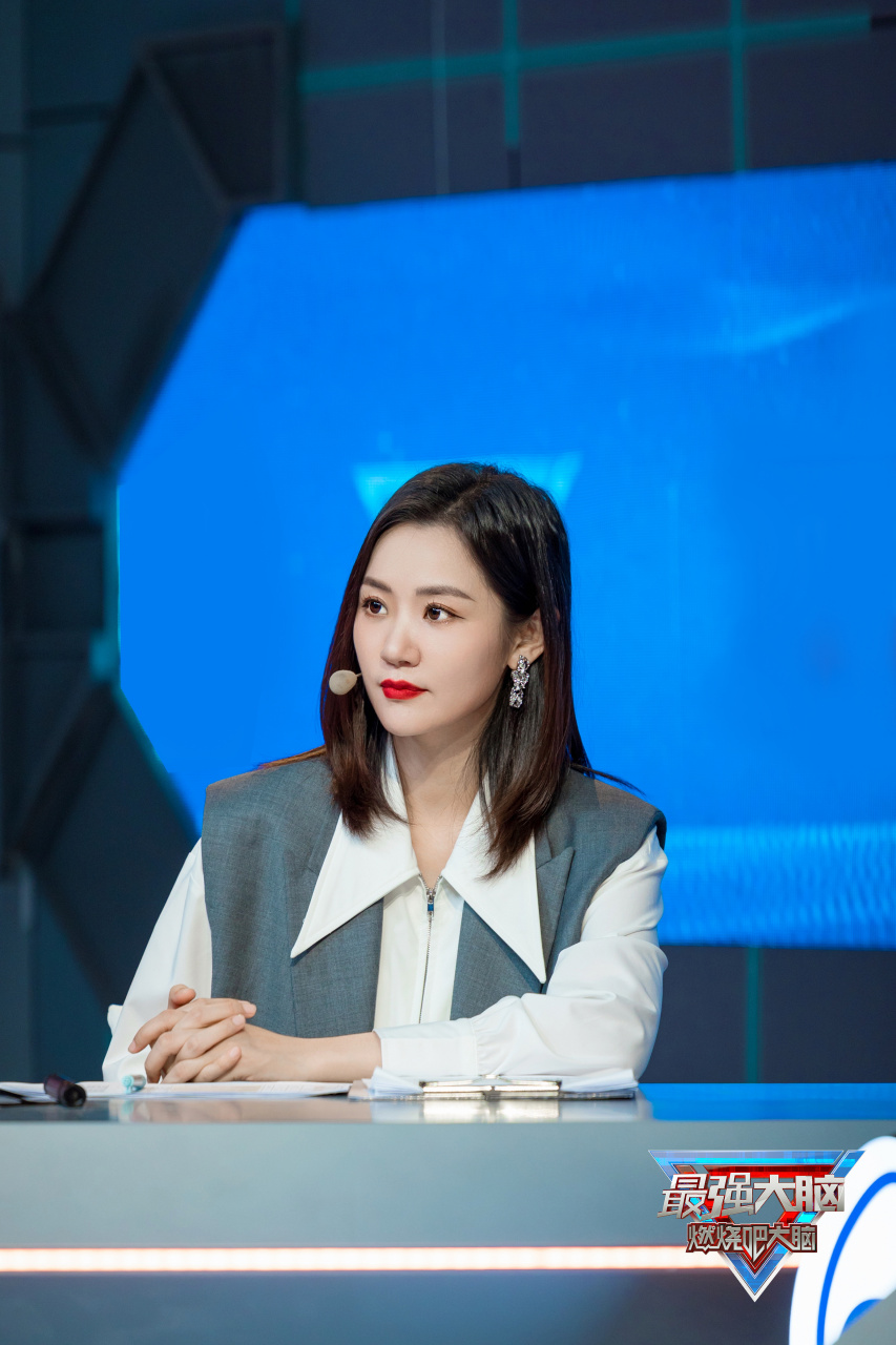 最强大脑#捕捉到攸教授攸佳宁_ym认真观战瞬间,有被狠狠美到[太开腯]