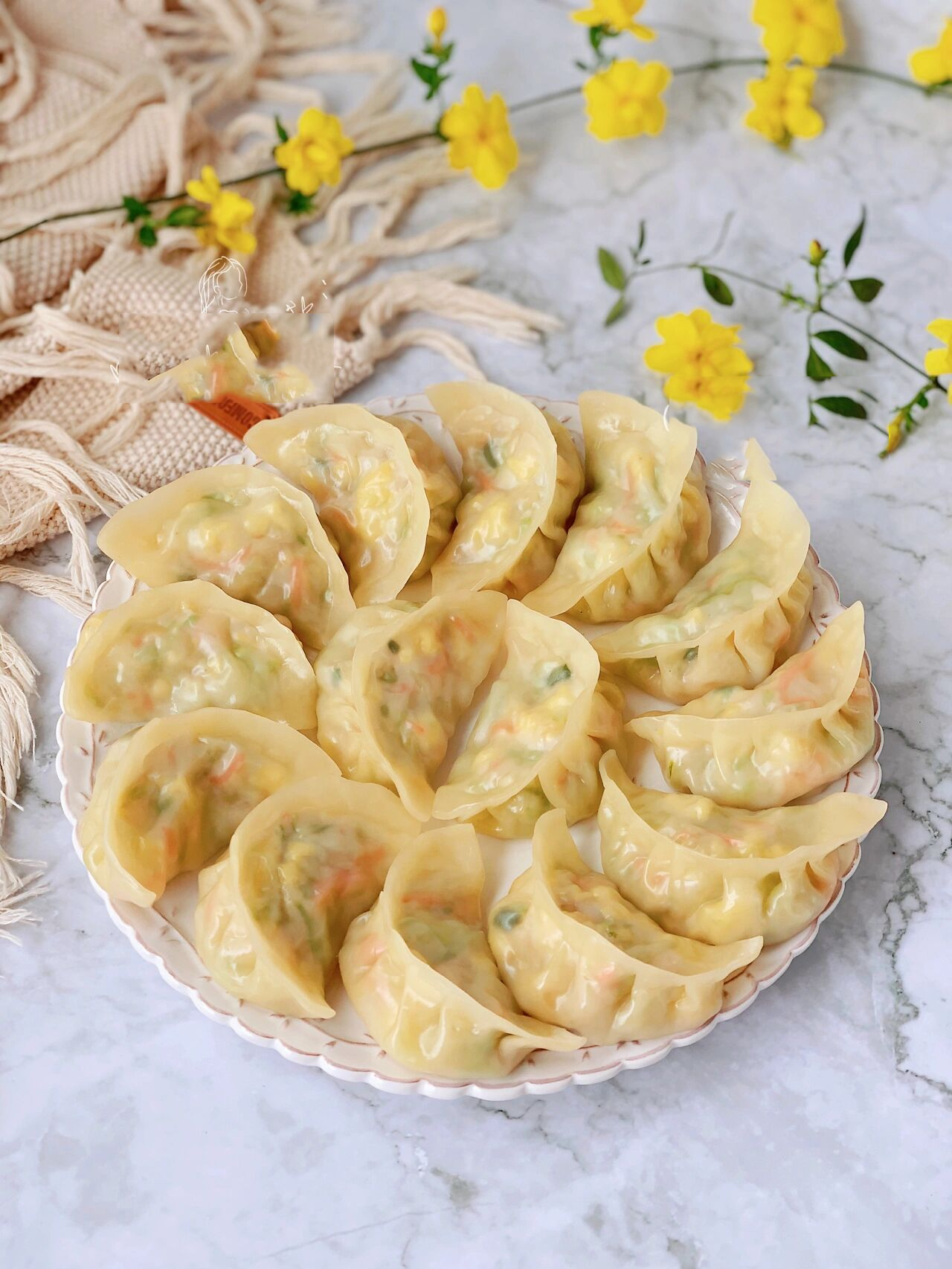 73皮薄馅大6015鲜美好吃的西葫芦鸡蛋蒸饺