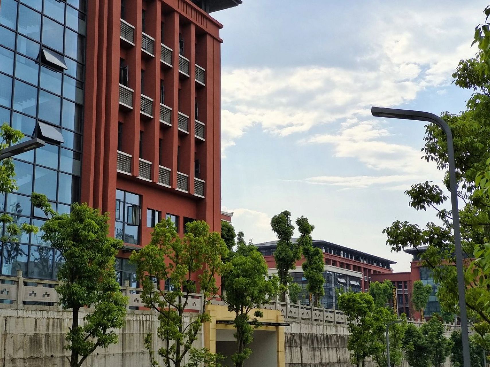 学校地理位置重庆市万州区百安坝街道天星路366号三峡医专(快递地址)