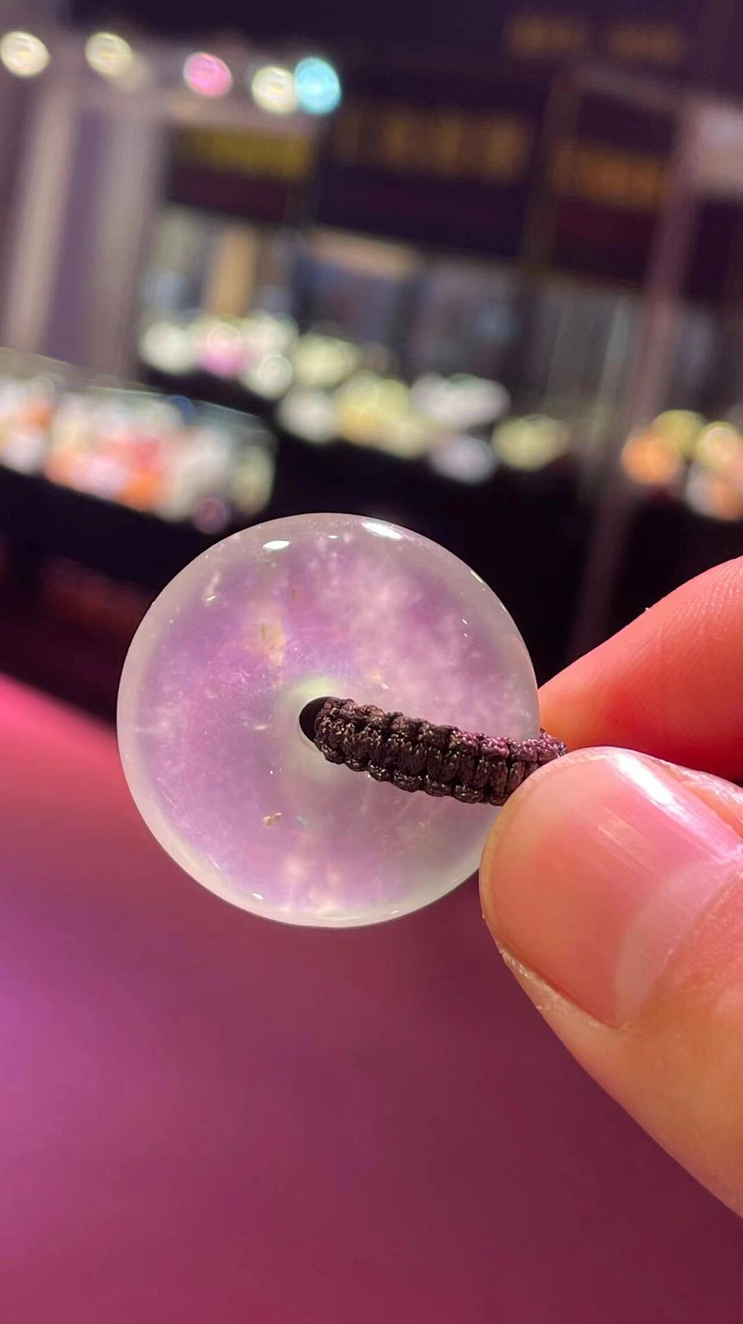 一两千的翡翠(一两千的翡翠手镯值得买吗)