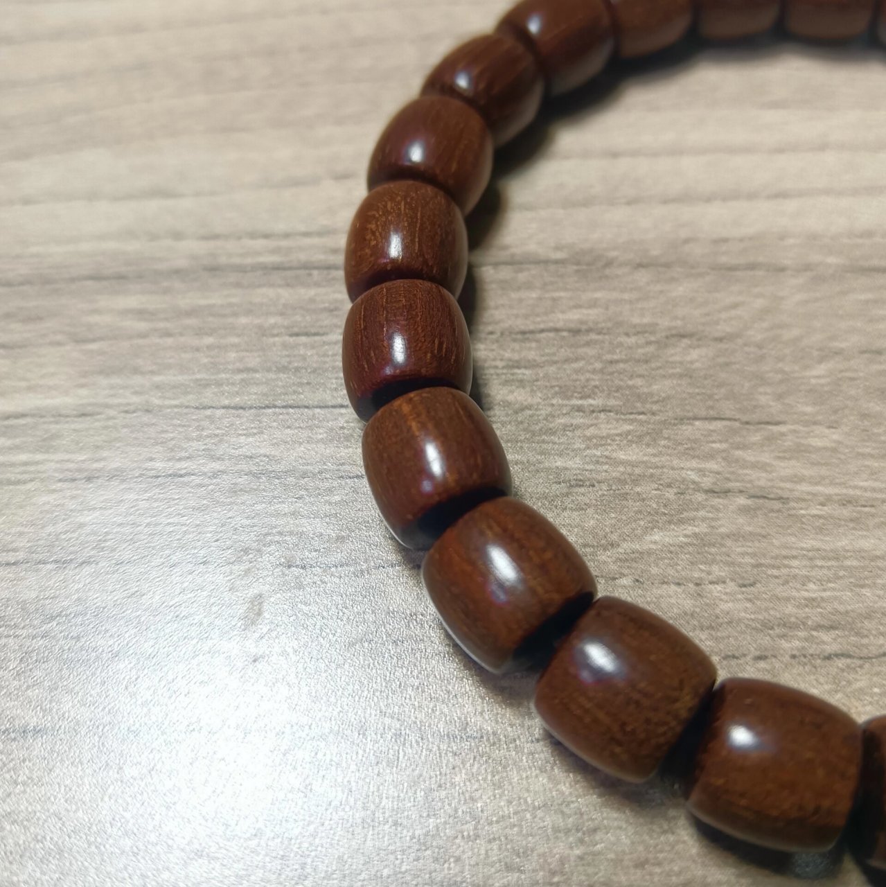 唯一可盘玩的沉香-巴布亚贡木沉香 巴布亚贡木沉香为高油性淡香硬木