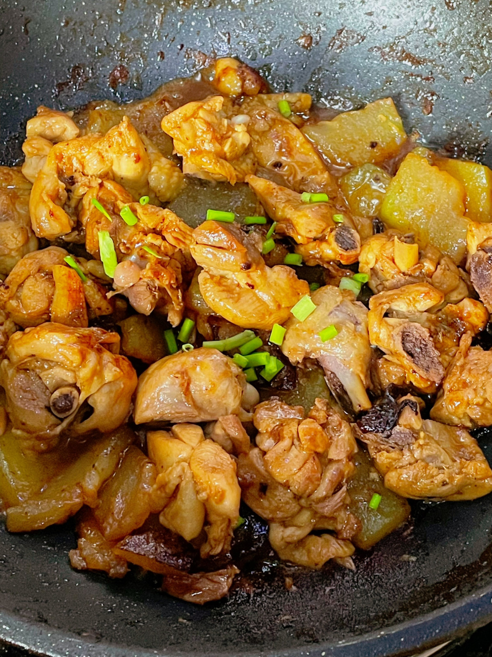 冬瓜烧鸡腿肉的热量别太低 一份才204大卡,赶紧做起来吧!