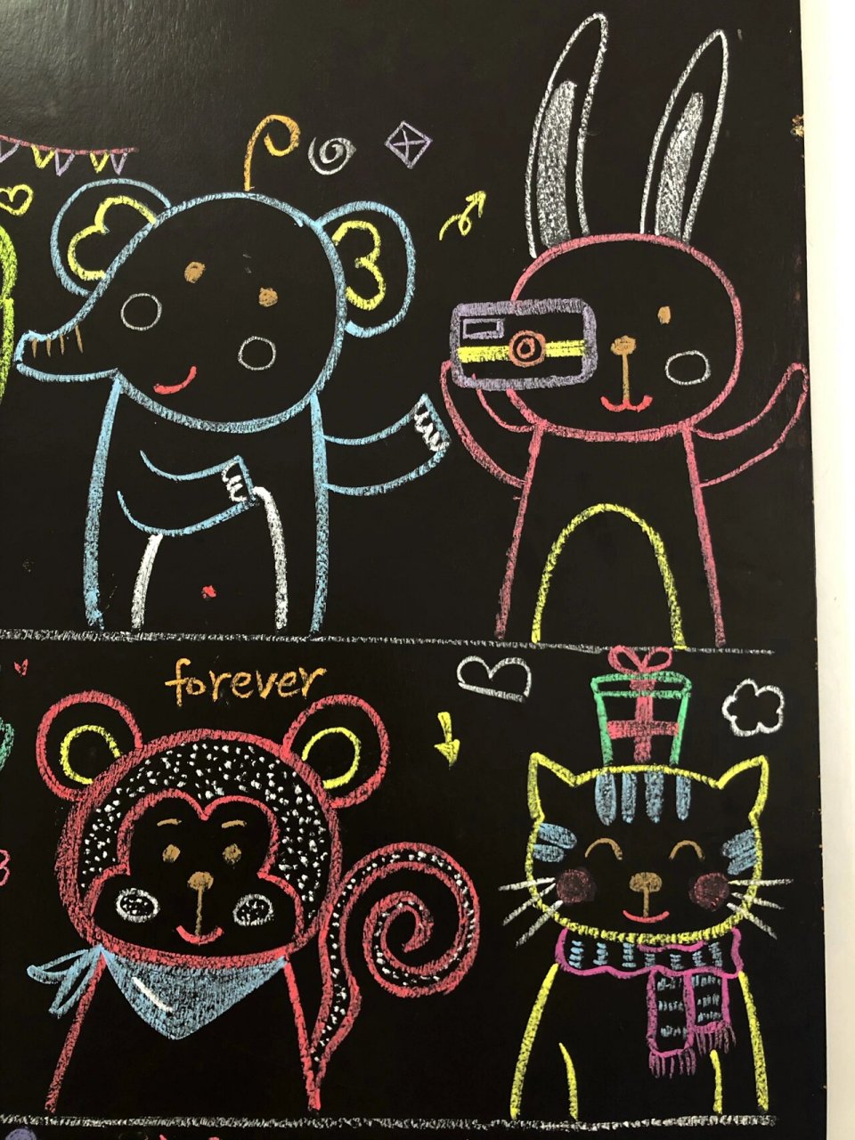 粉笔画116 可爱的动物们 黑板不够,拿门来凑 临摹