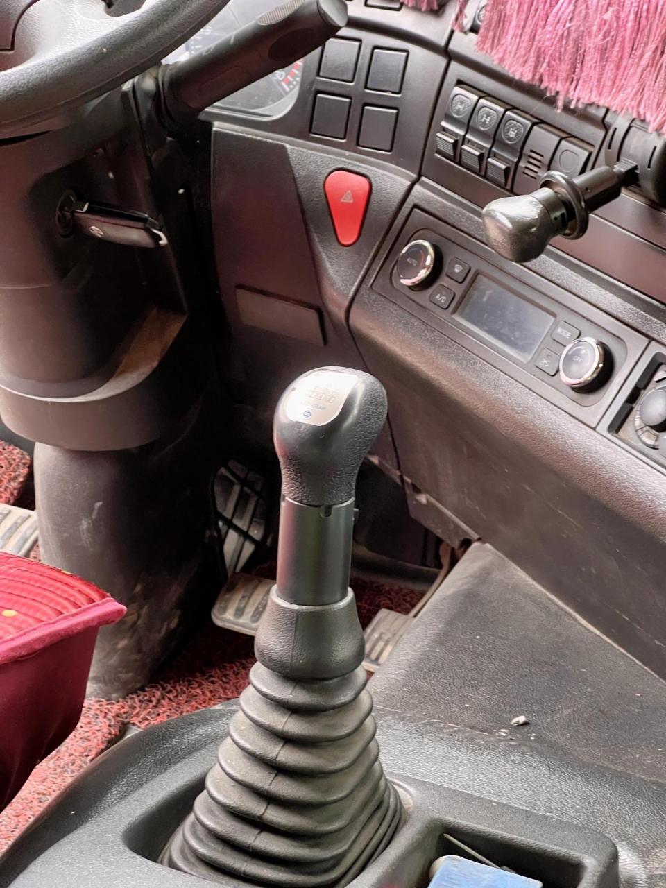 上汽红岩 杰狮c500重卡 21年2月450马力 6x4 6.