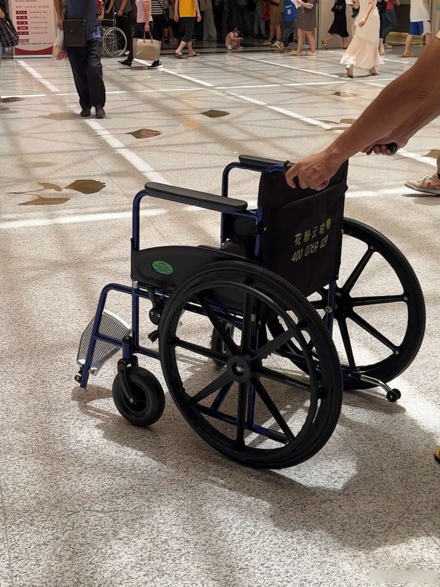 随着医疗需求提升,医院探索创新服务模式,共享轮椅成为提升服务质量和