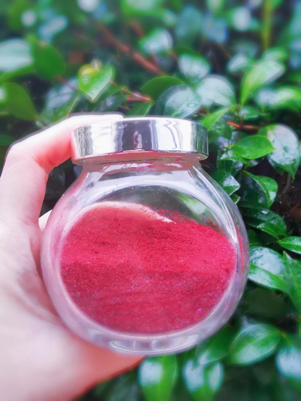 红曲米并不是自然生长出来的米,是用红曲霉菌发酵而成,因颜色好看通常