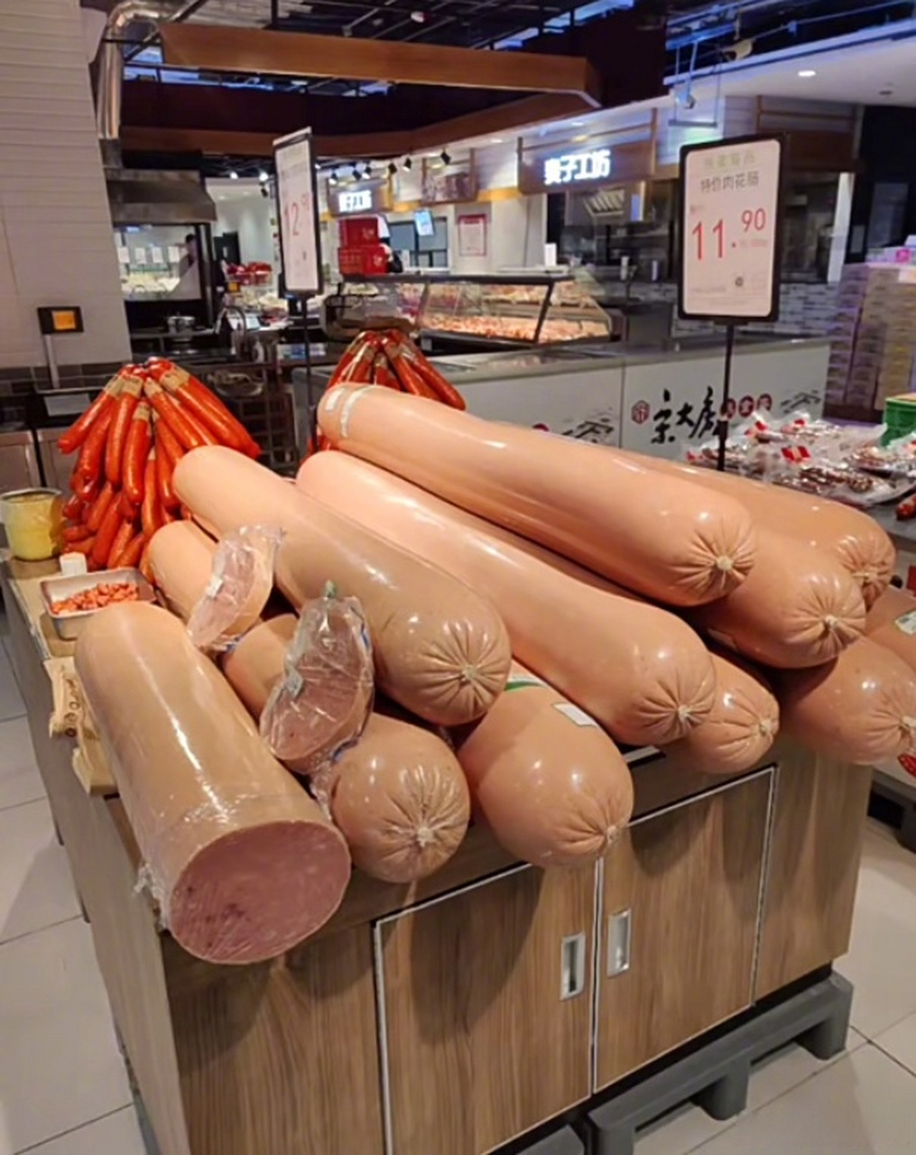 东北的菜有自己的体积单位,这大火腿肠,南方人看了震惊一整年🙉