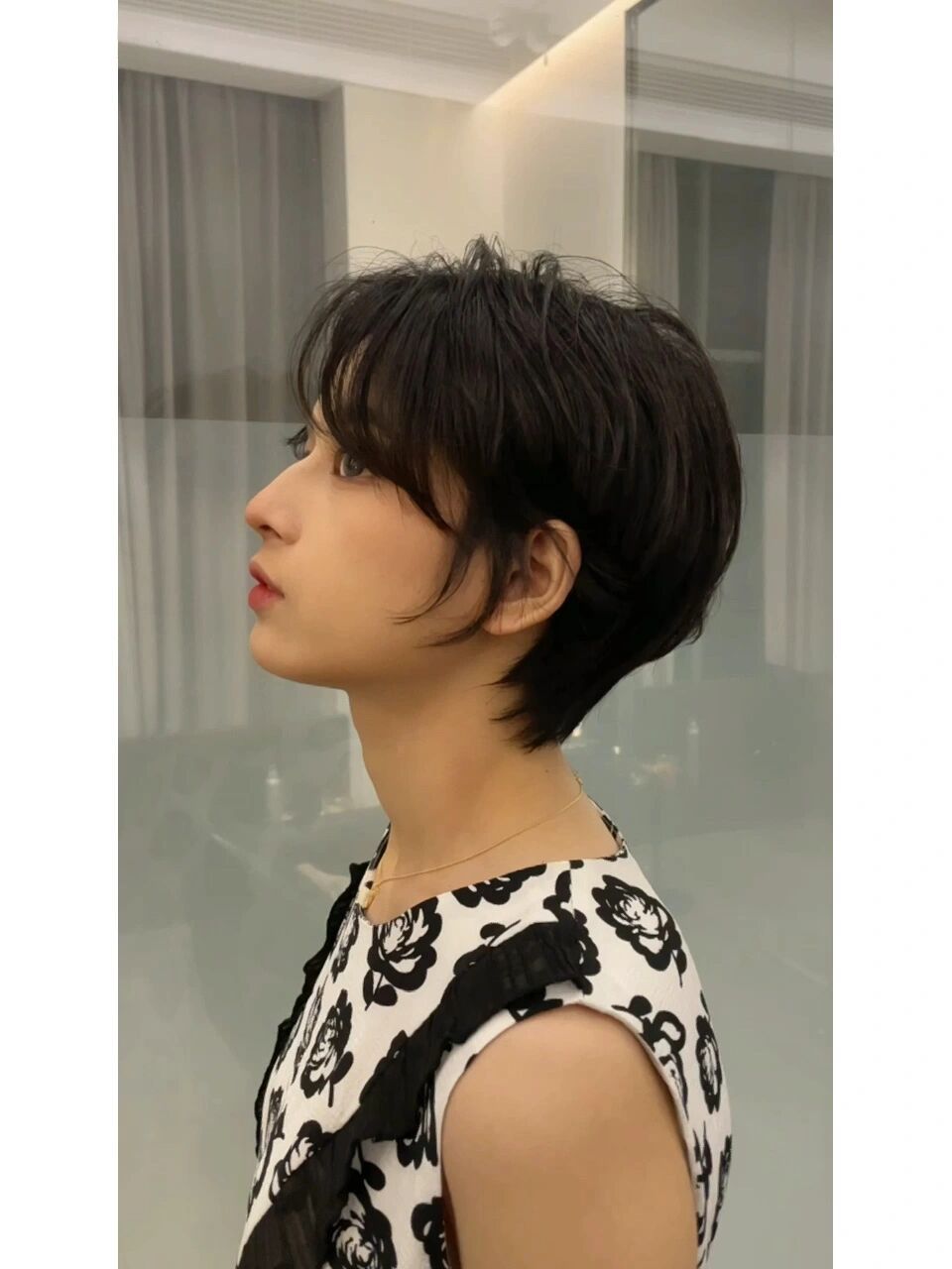 女人超过30岁一定要尝试一次超短发昆明短发 #发型设计# 女人超过30岁